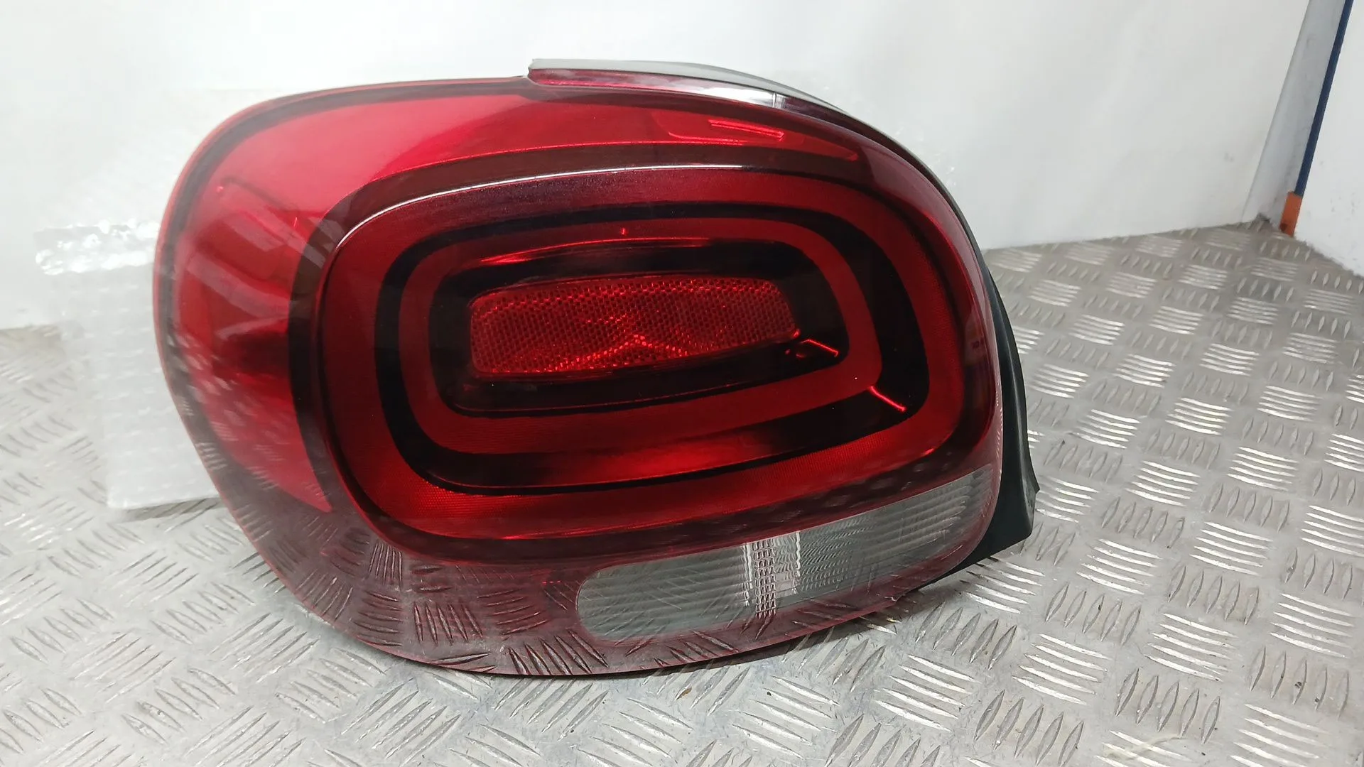 Piloto Trasero Izquierdo para Citroën C3 Iii (Sx)