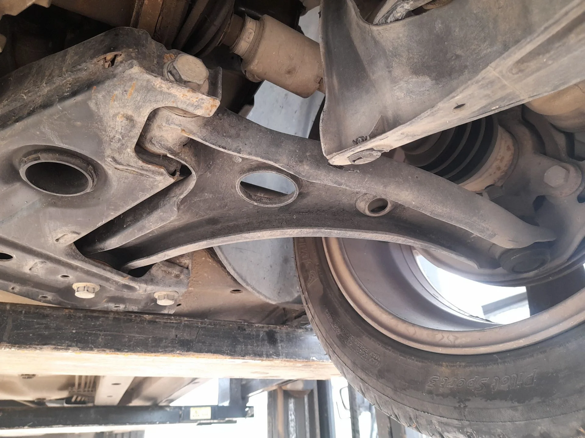 Brazo Suspension Inferior Delantero Izquierdo para Smart Forfour (454)