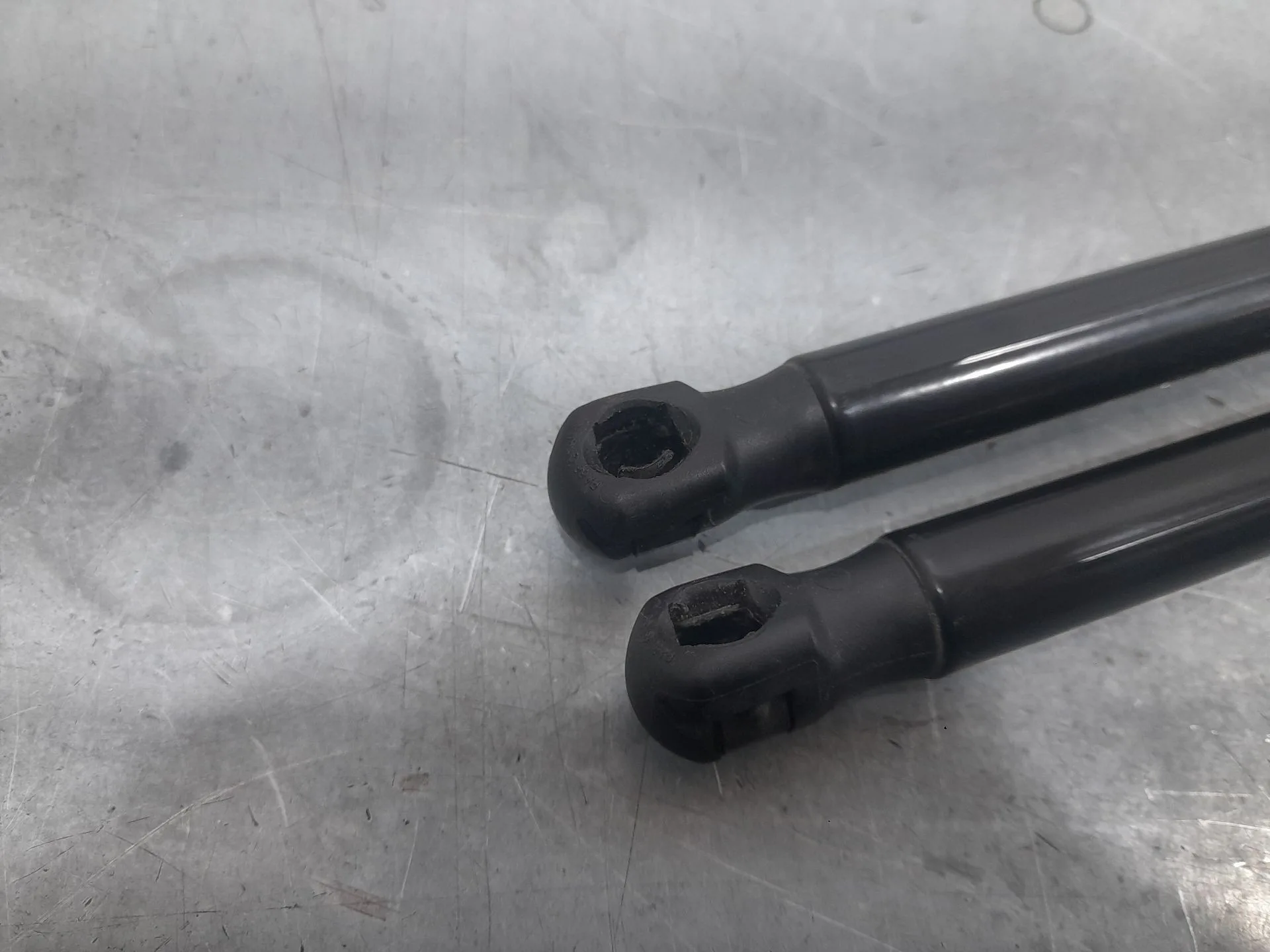 Amortiguadores Maletero / Porton para Ssangyong Tivoli