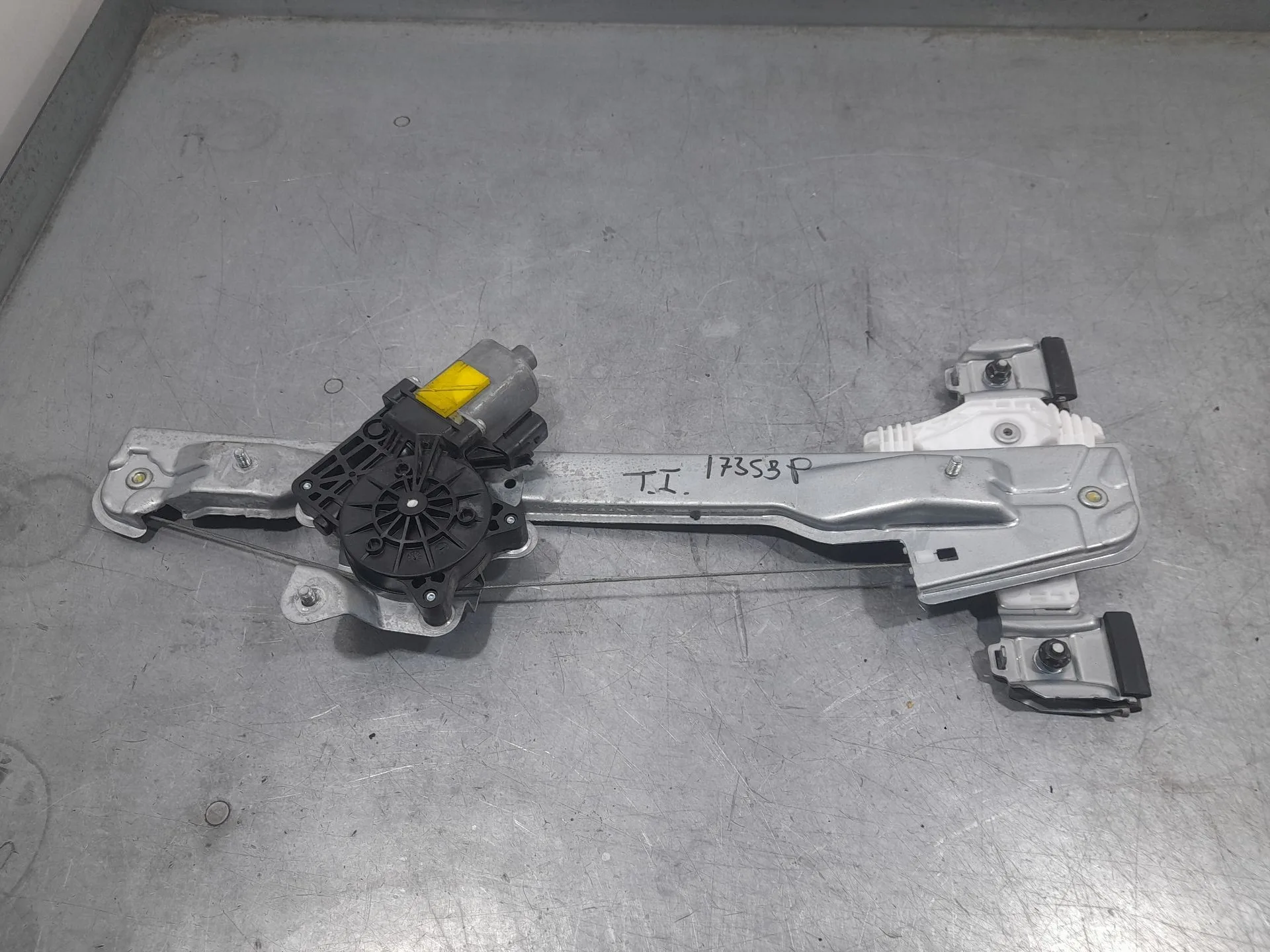 Elevalunas Trasero Izquierdo para Ssangyong Tivoli