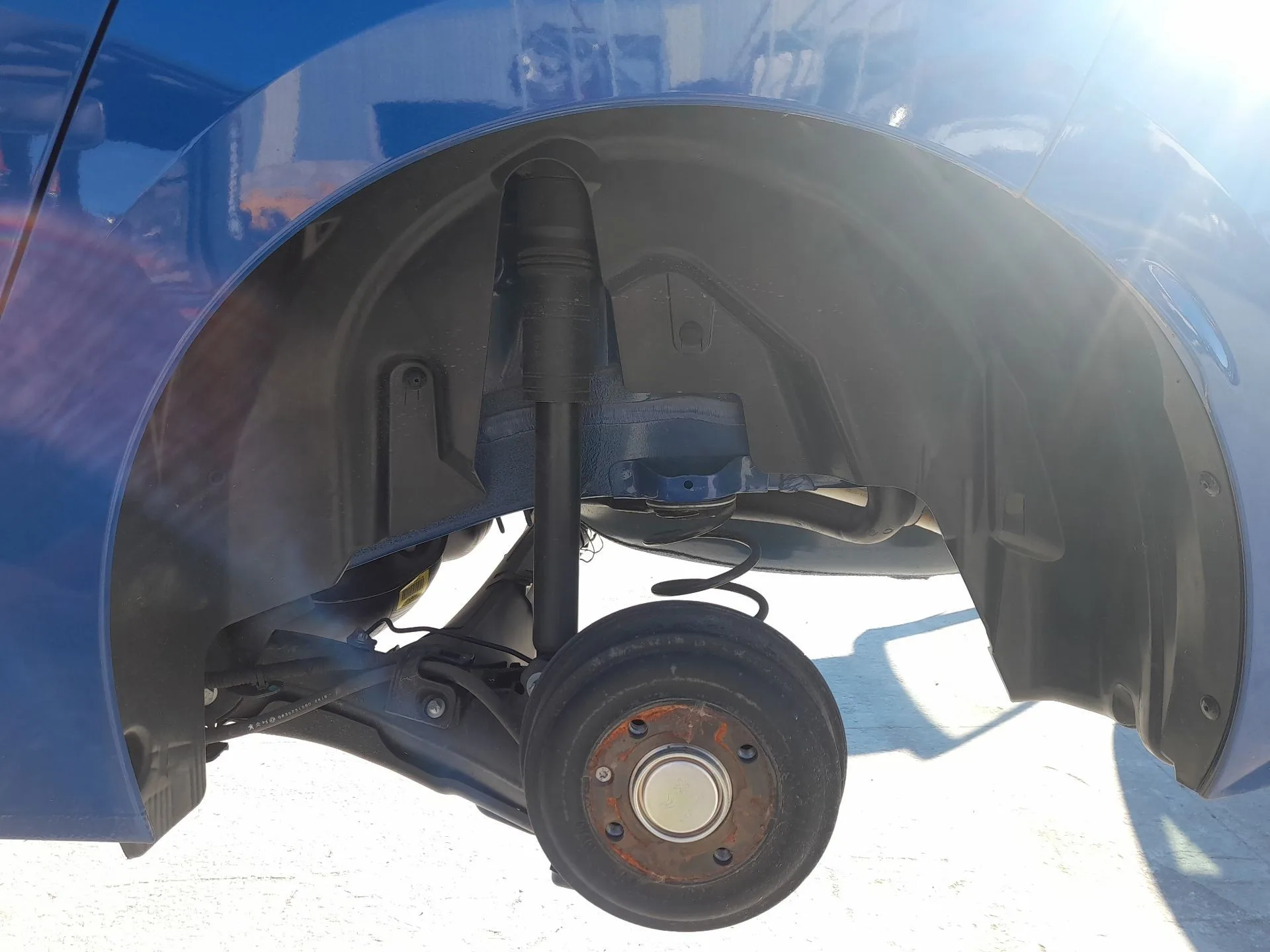 Plastico Pase Rueda Tras. Izq. para Opel Corsa F (P2Jo)