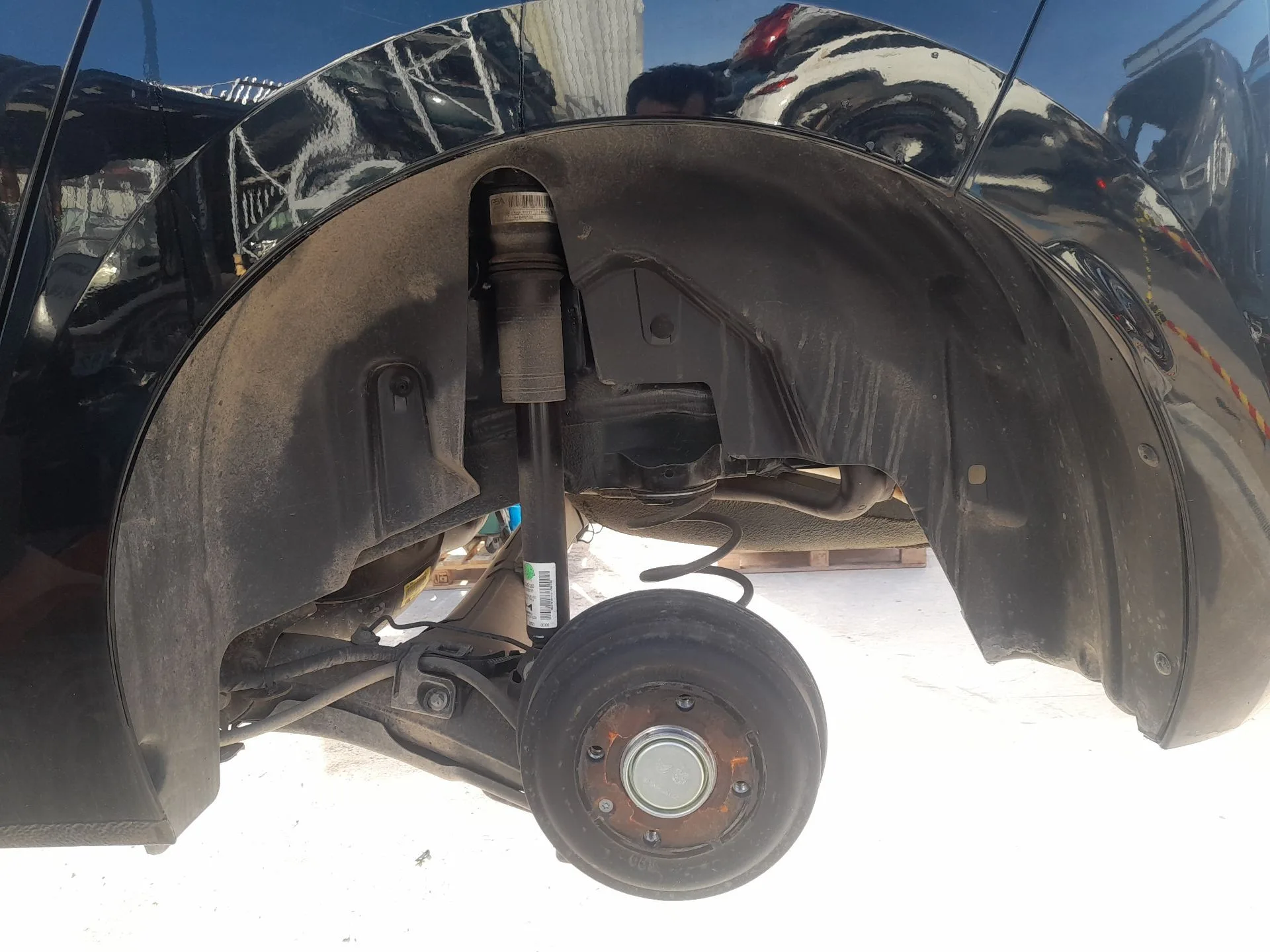 Plastico Pase Rueda Tras. Izq. para Opel Corsa F (P2Jo)
