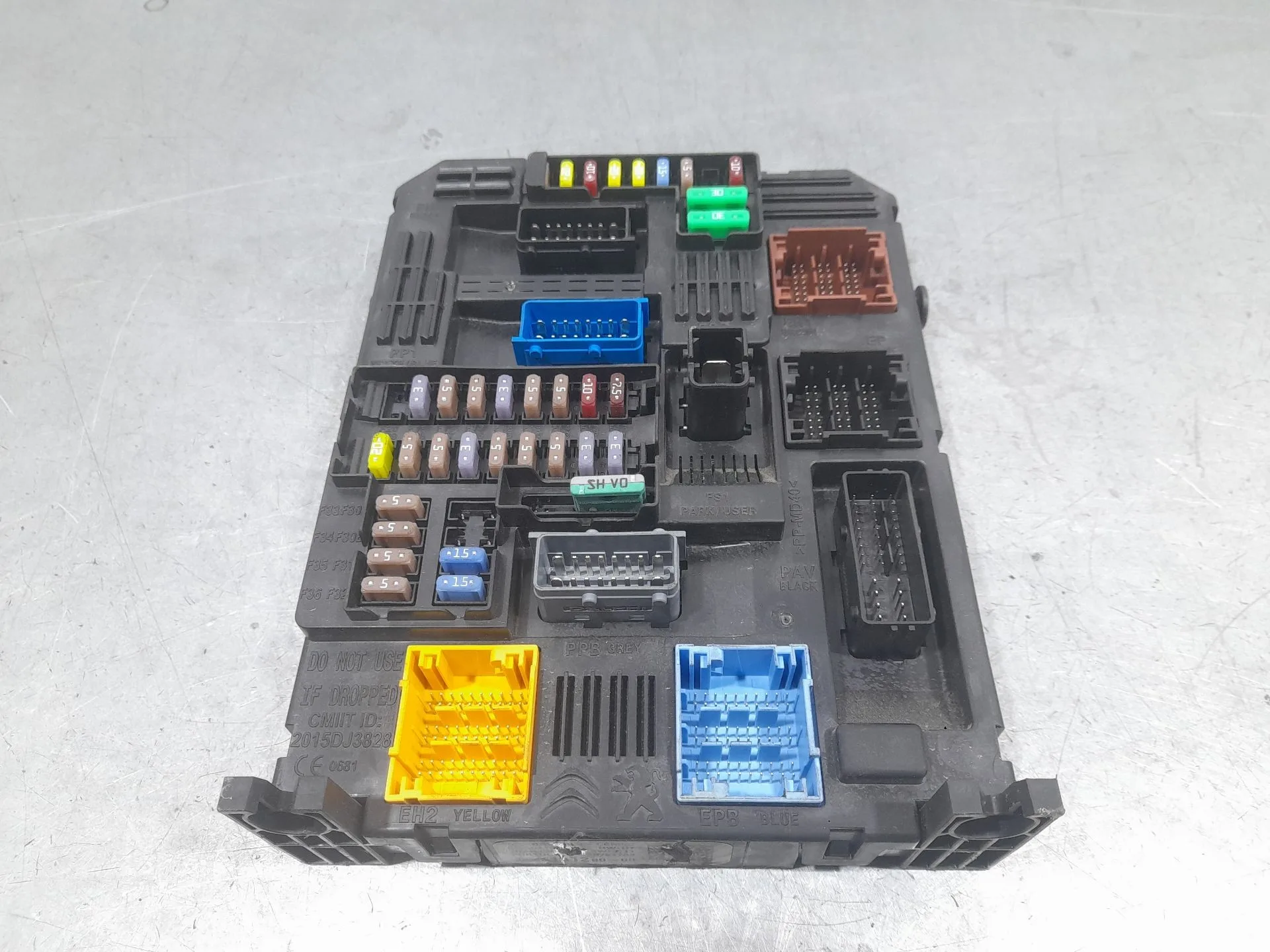 Caja Reles / Fusibles para Opel Corsa F