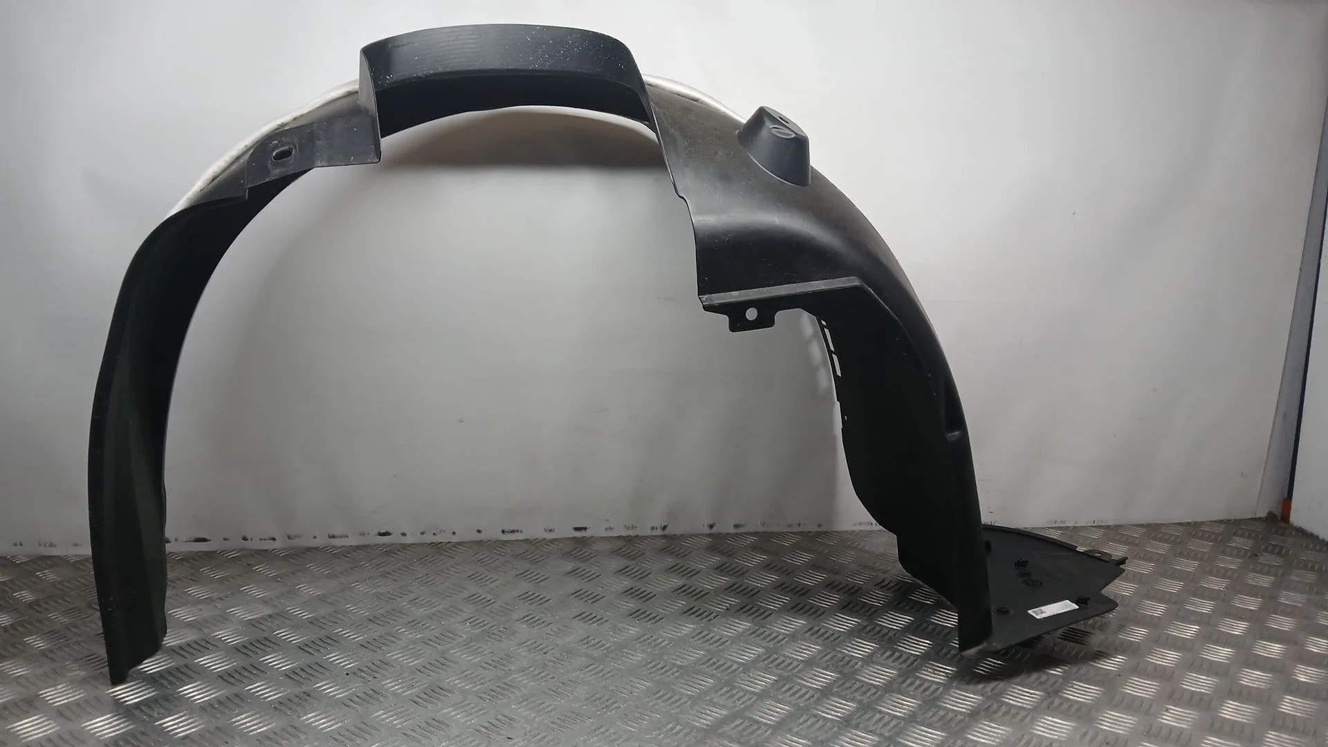 Plastico Pase Rueda Del. Izq. para Jaecoo 7 Phev