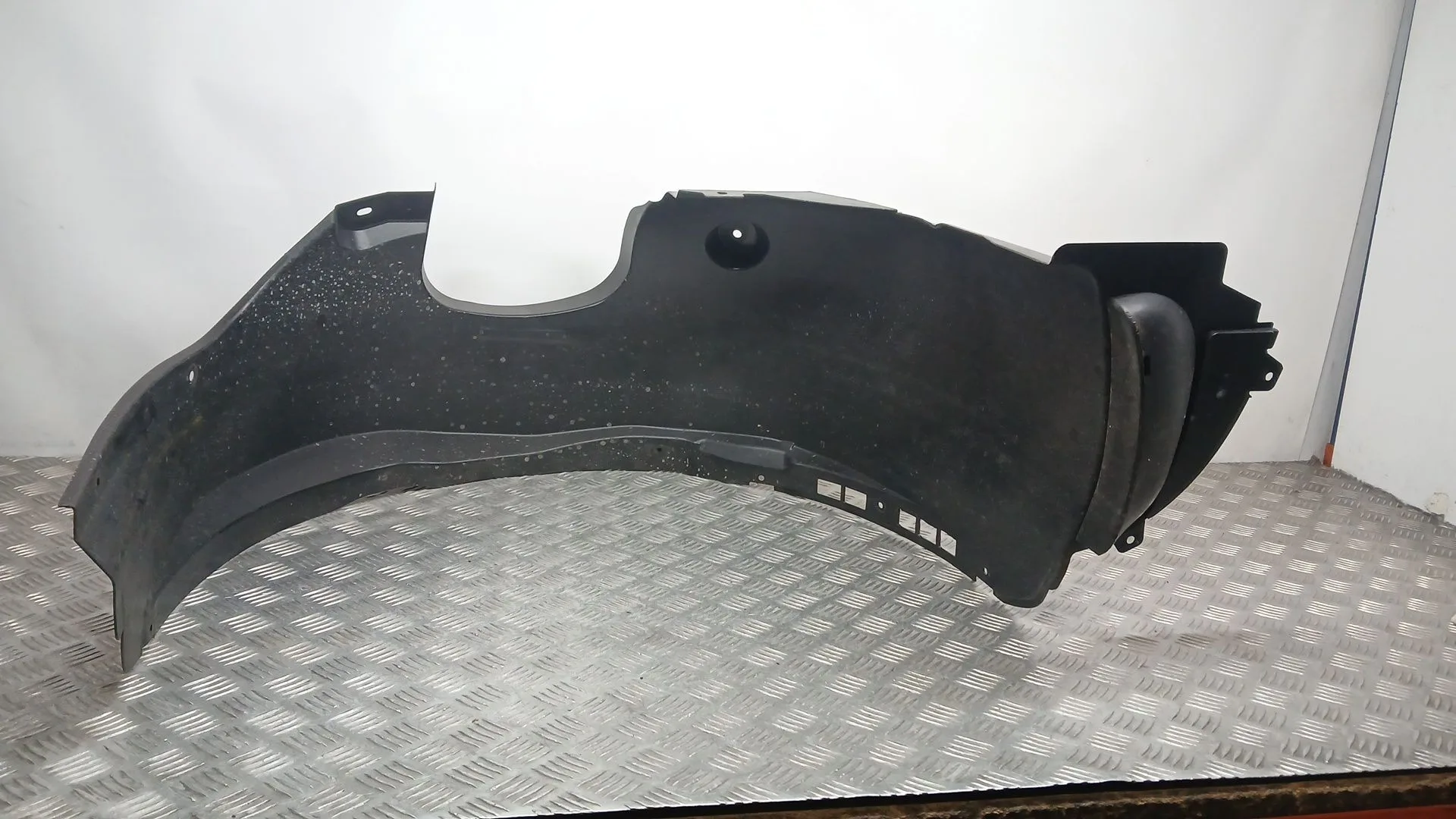 Plastico Pase Rueda Del. Izq. para Jaecoo 7 Phev