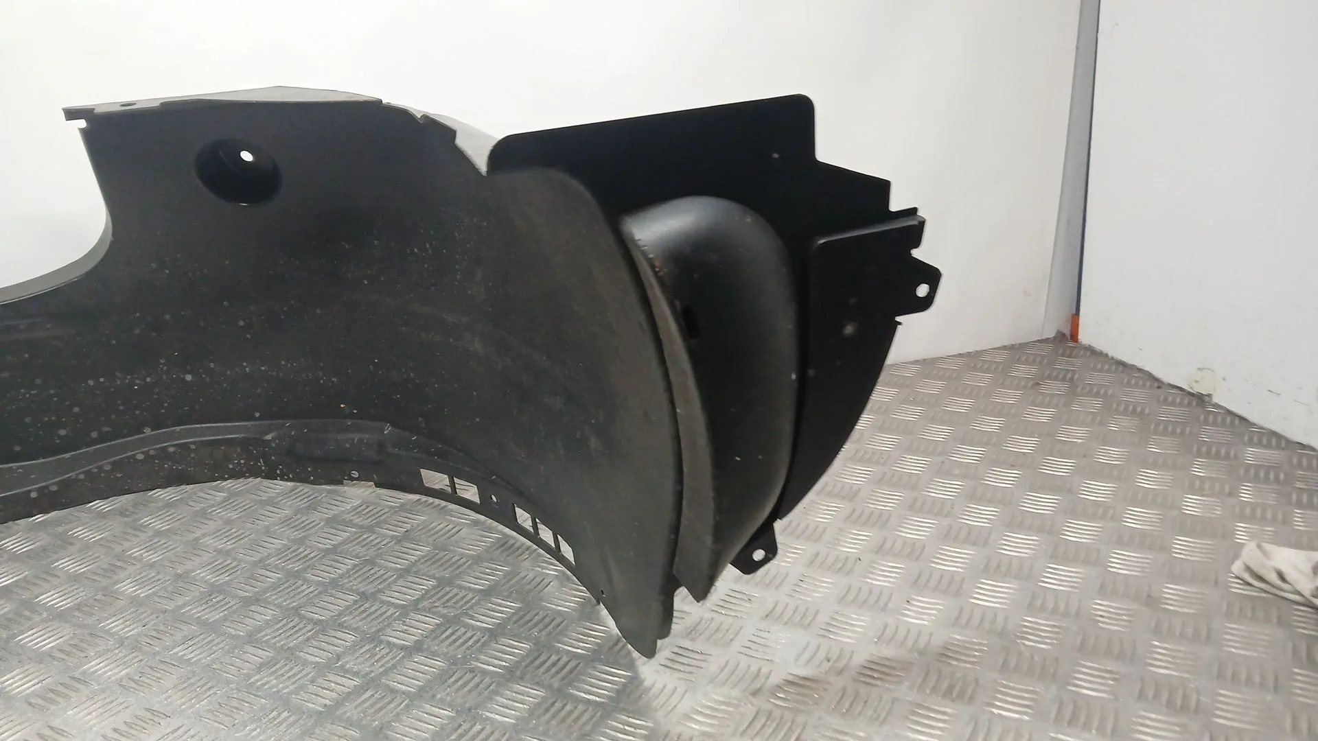 Plastico Pase Rueda Del. Izq. para Jaecoo 7 Phev