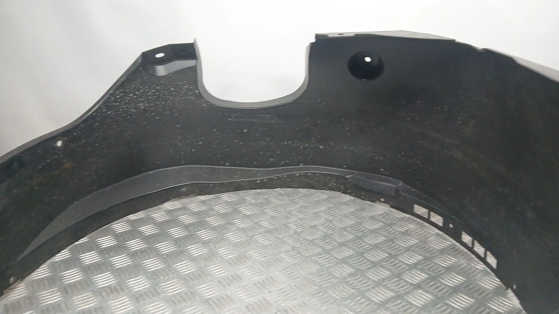 Plastico Pase Rueda Del. Izq. para Jaecoo 7 Phev