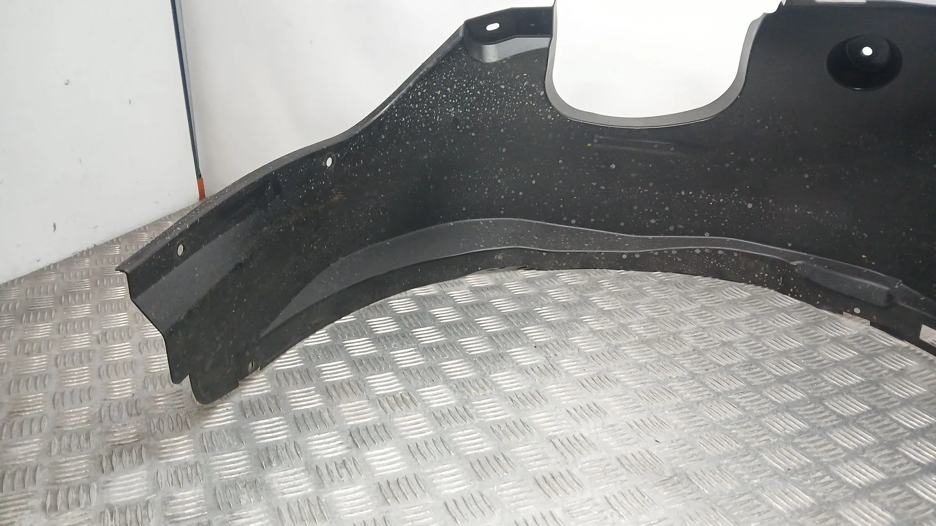 Plastico Pase Rueda Del. Izq. para Jaecoo 7 Phev