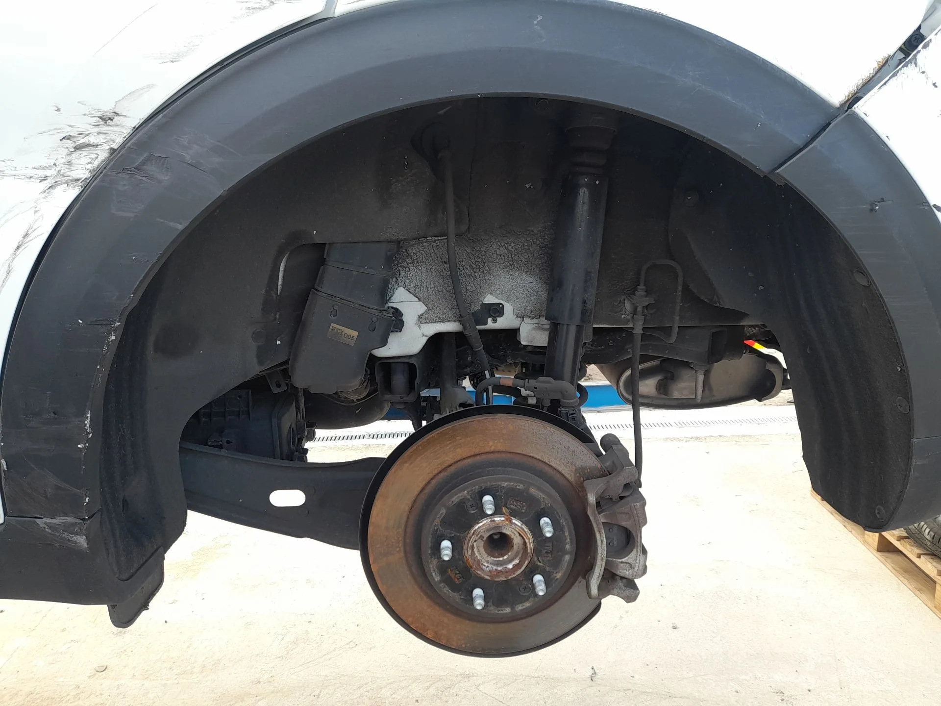 Plastico Pase Rueda Tras. Izq. para Kia Niro (De)