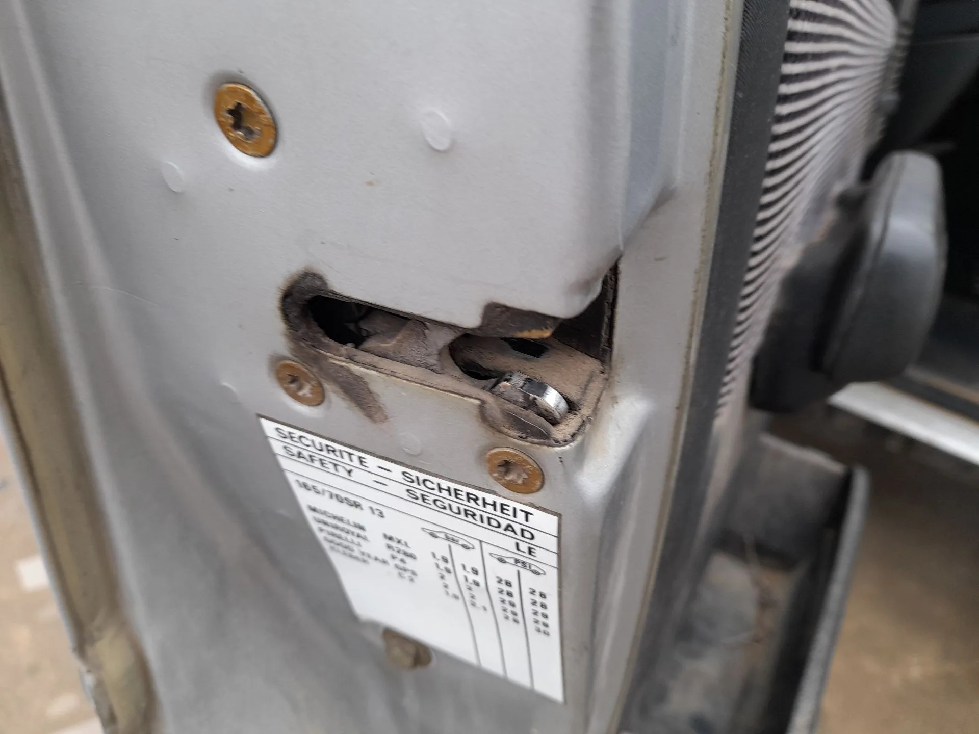 Cerradura Puerta Delantera Izquierda para Peugeot 205 I (741A/C)