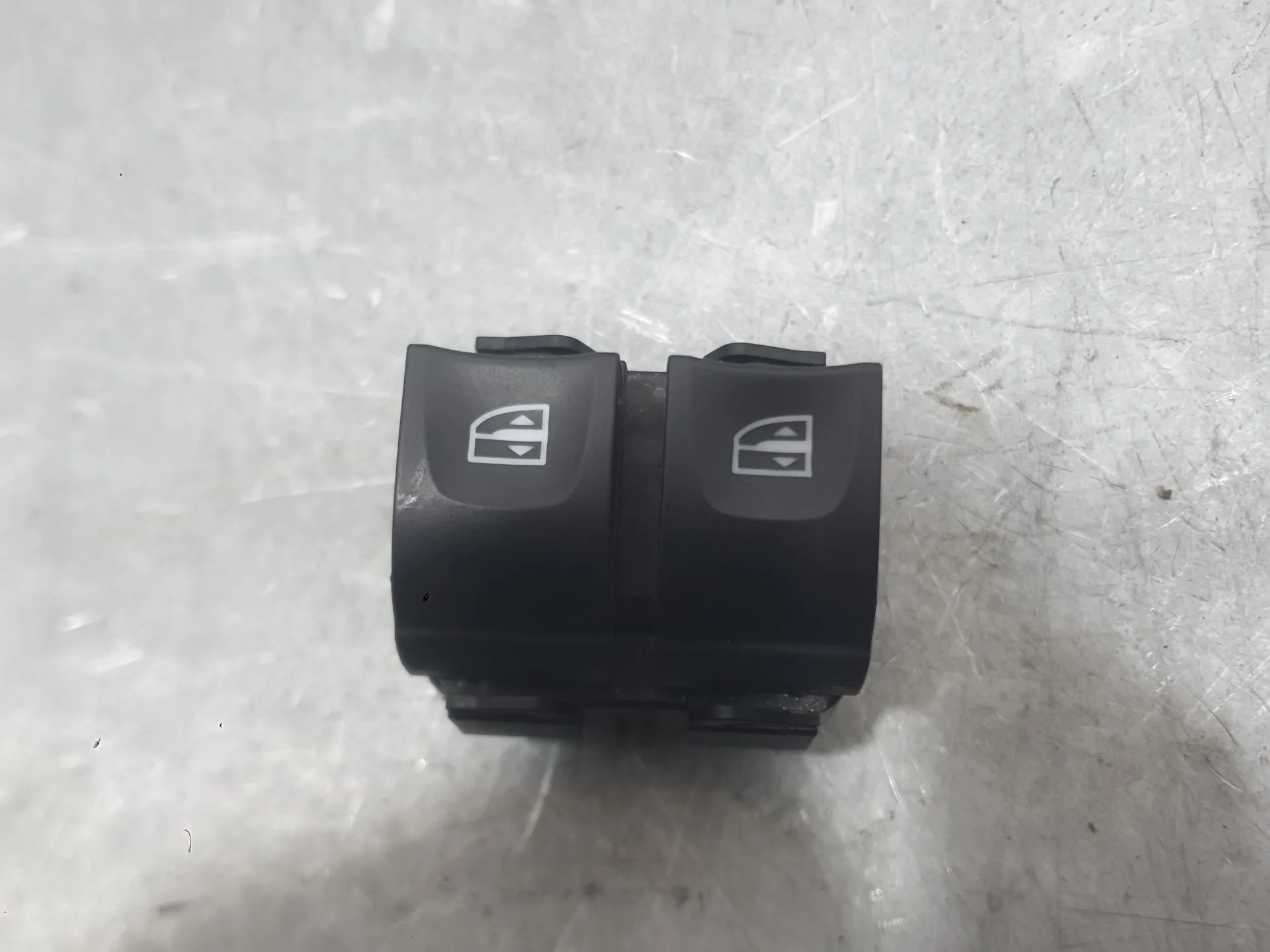 Mando Elevalunas Delantero Izquierdo para Dacia Sandero Iii