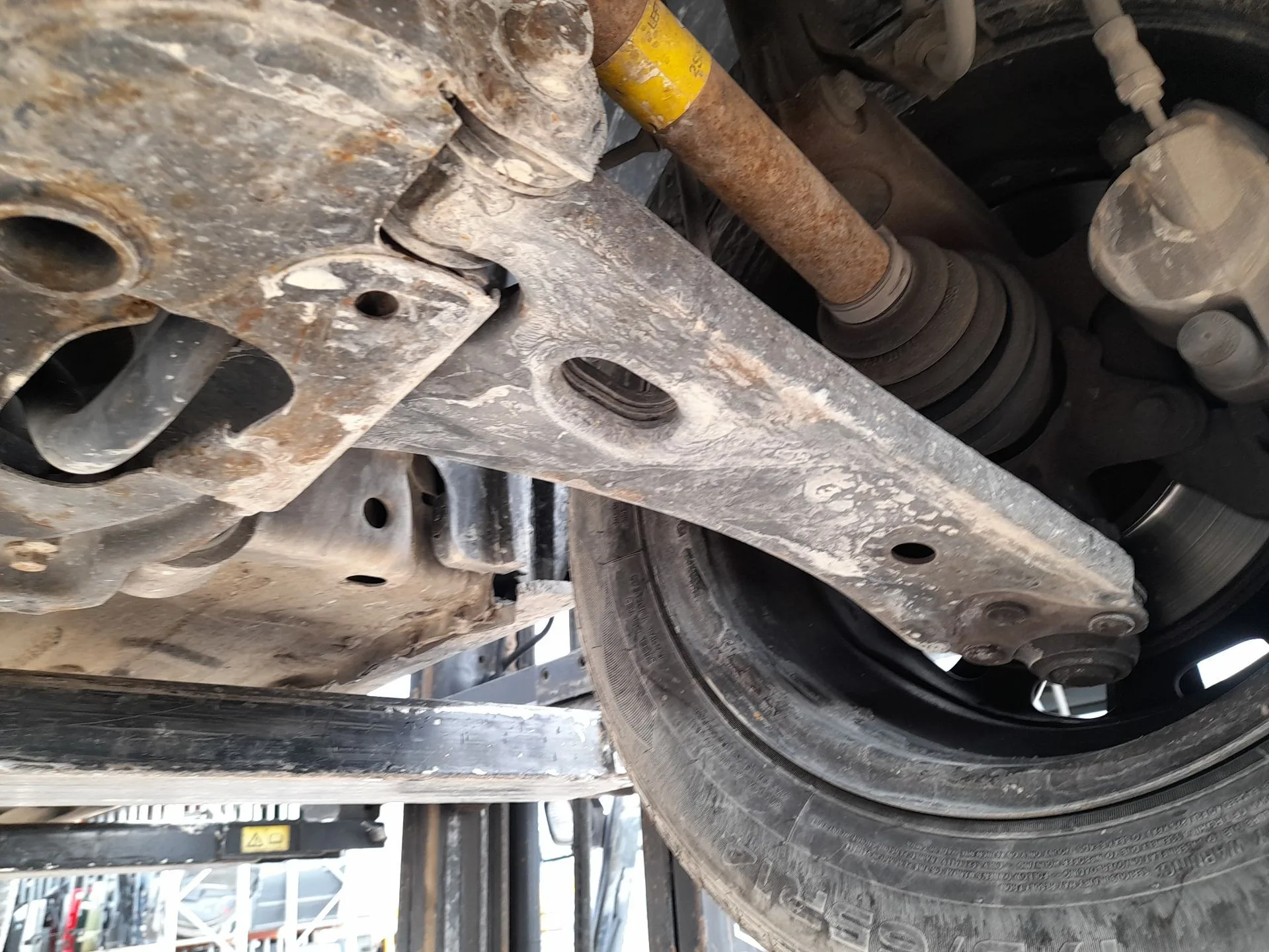 Brazo Suspension Inferior Delantero Izquierdo para Ford Fiesta V (Jh_, Jd_)