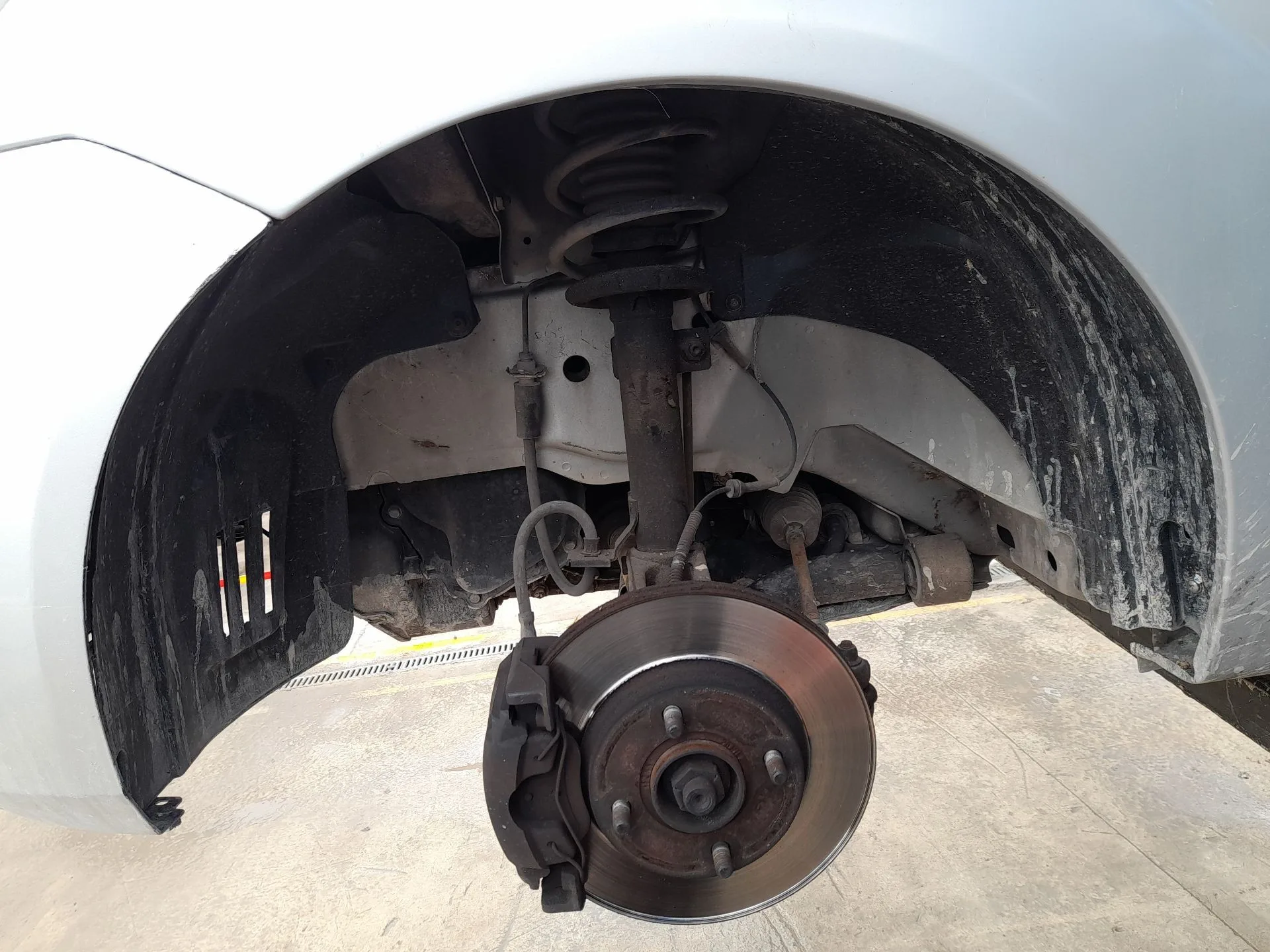 Plastico Pase Rueda Del. Izq. para Ford Fiesta V (Jh_, Jd_)