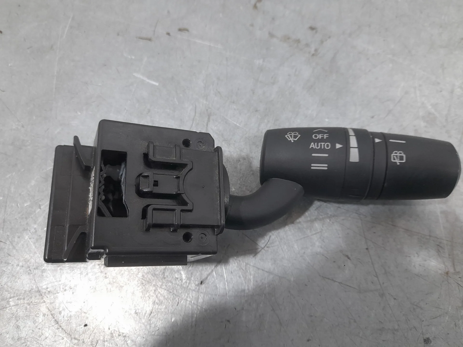 Mando Limpia para Mazda 2 Lim. ()