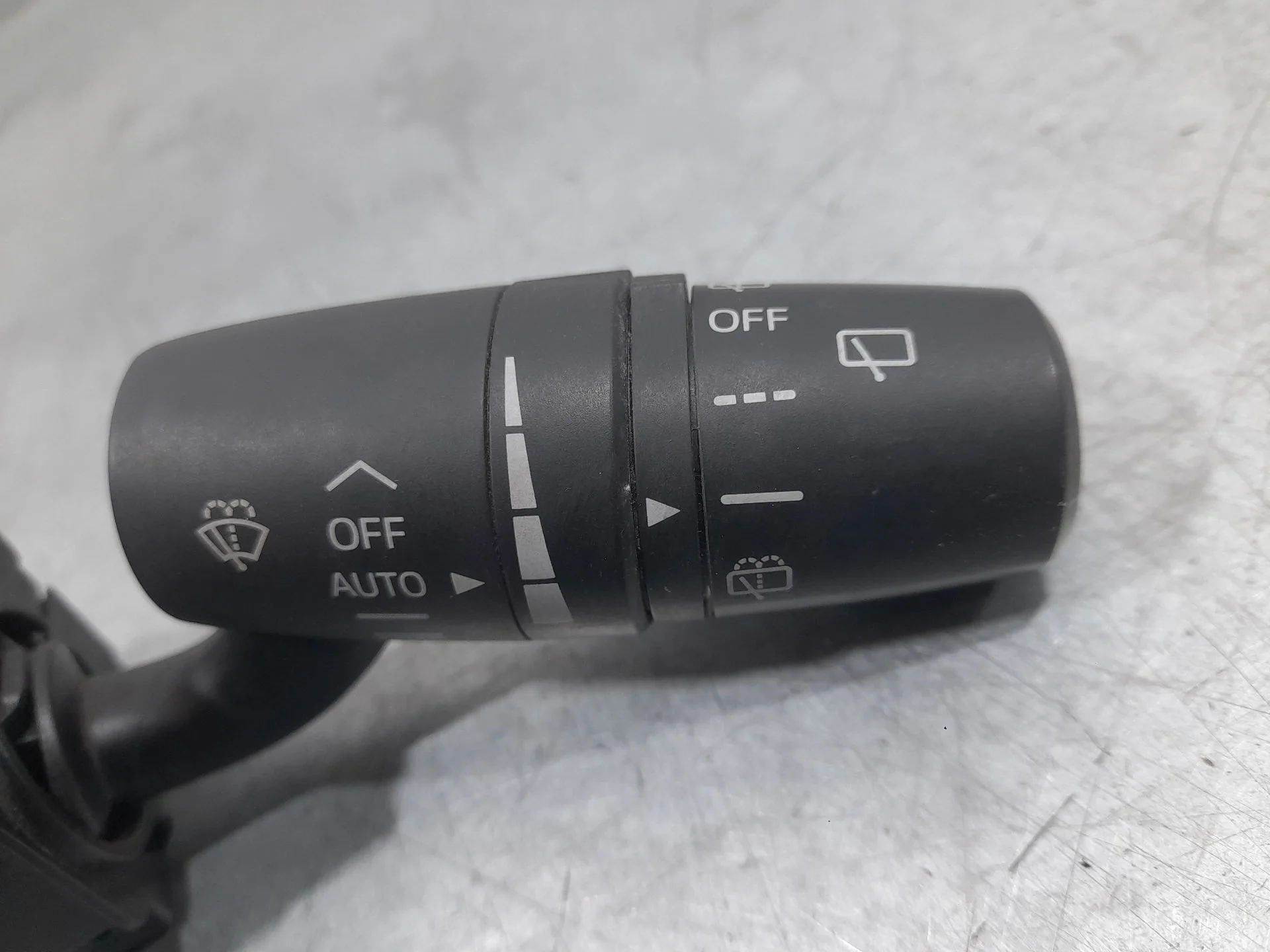 Mando Limpia para Mazda 2 Lim. ()