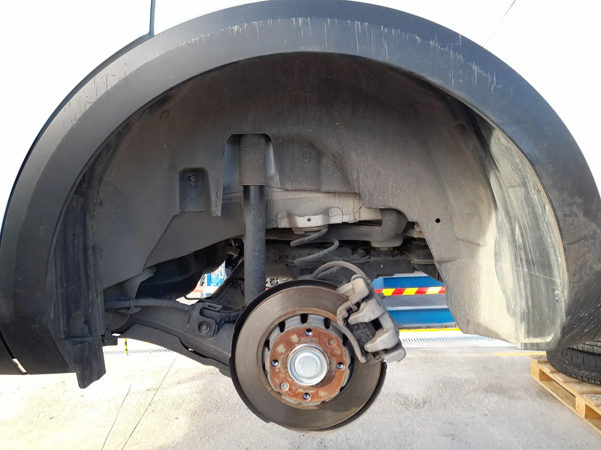 Plastico Pase Rueda Tras. Izq. para Citroën C4 Iii (Ba_, Bb_, Bc_)