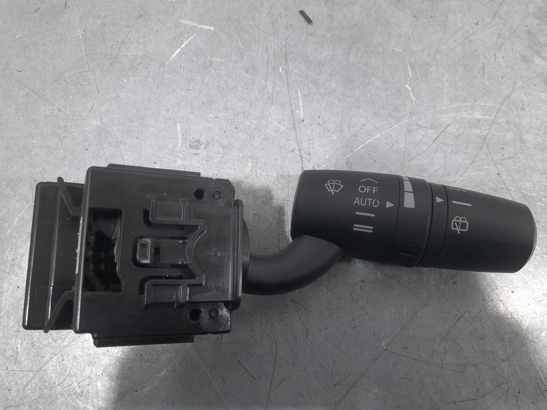 Mando Limpia para Mazda 2 Lim. ()