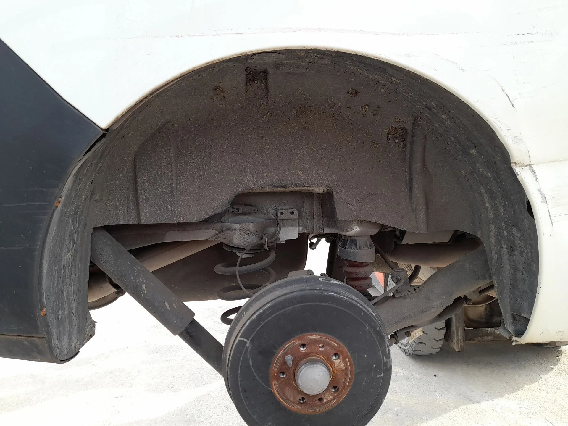 Plastico Pase Rueda Tras. Dch. para Fiat Doblo Cargo (263_)