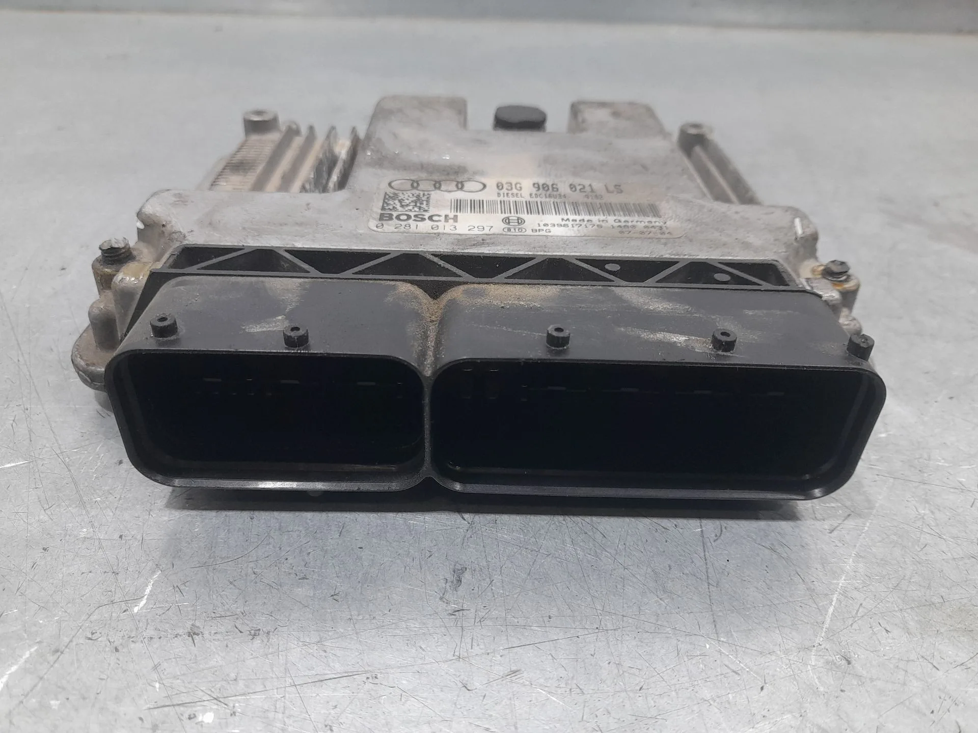 Centralita Motor Uce para Audi A3 (8P1)