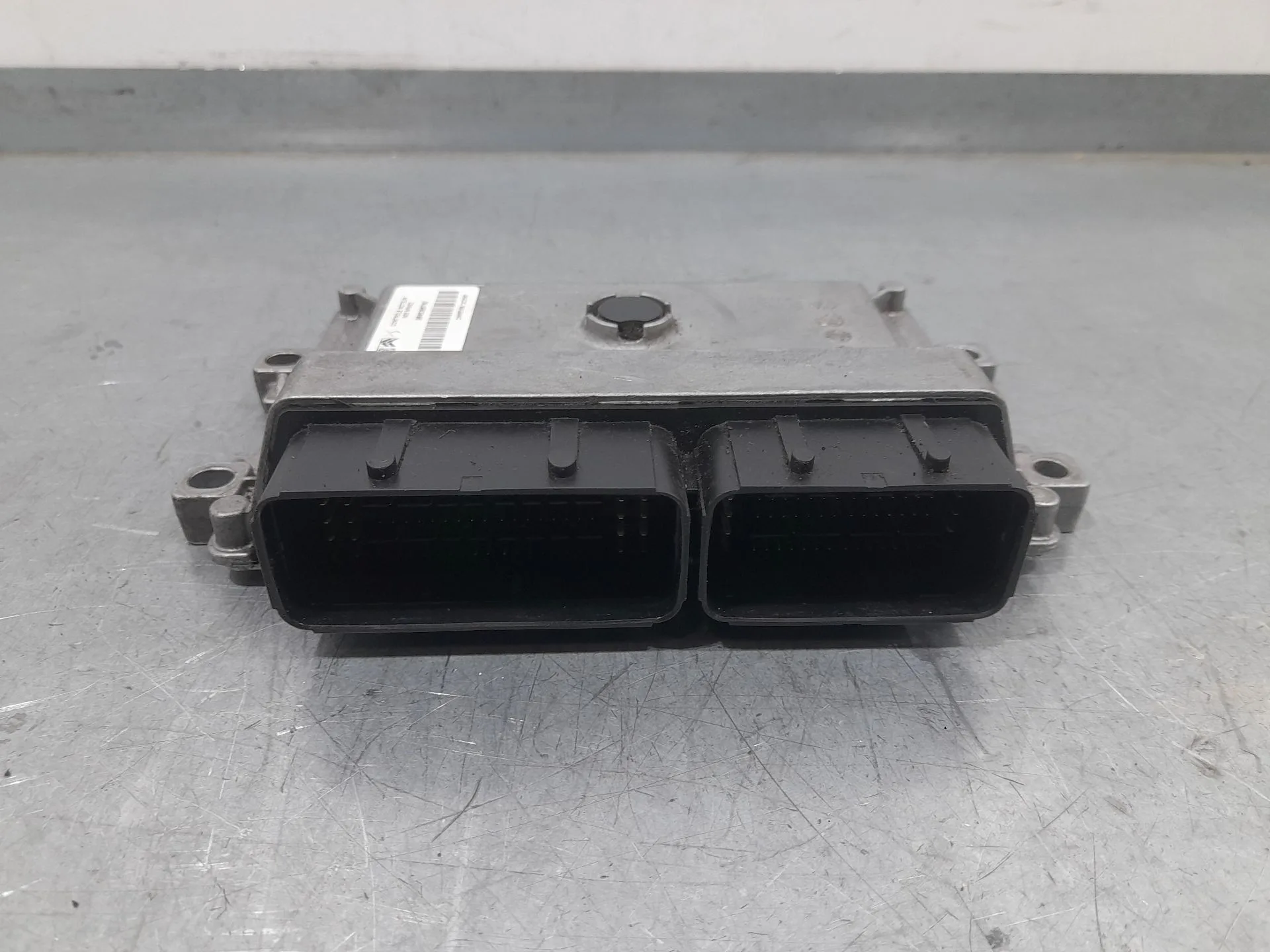 Centralita Motor Uce para Opel Corsa F