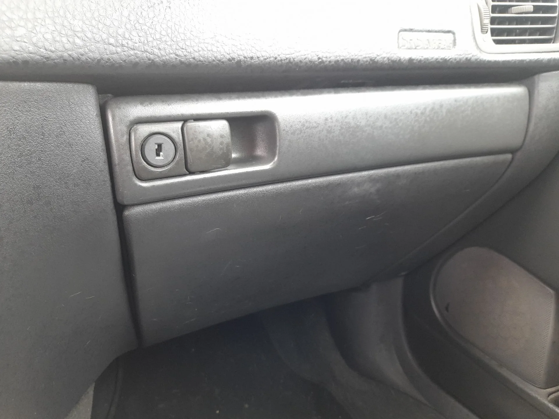 Guantera para Volvo S40 I (644)