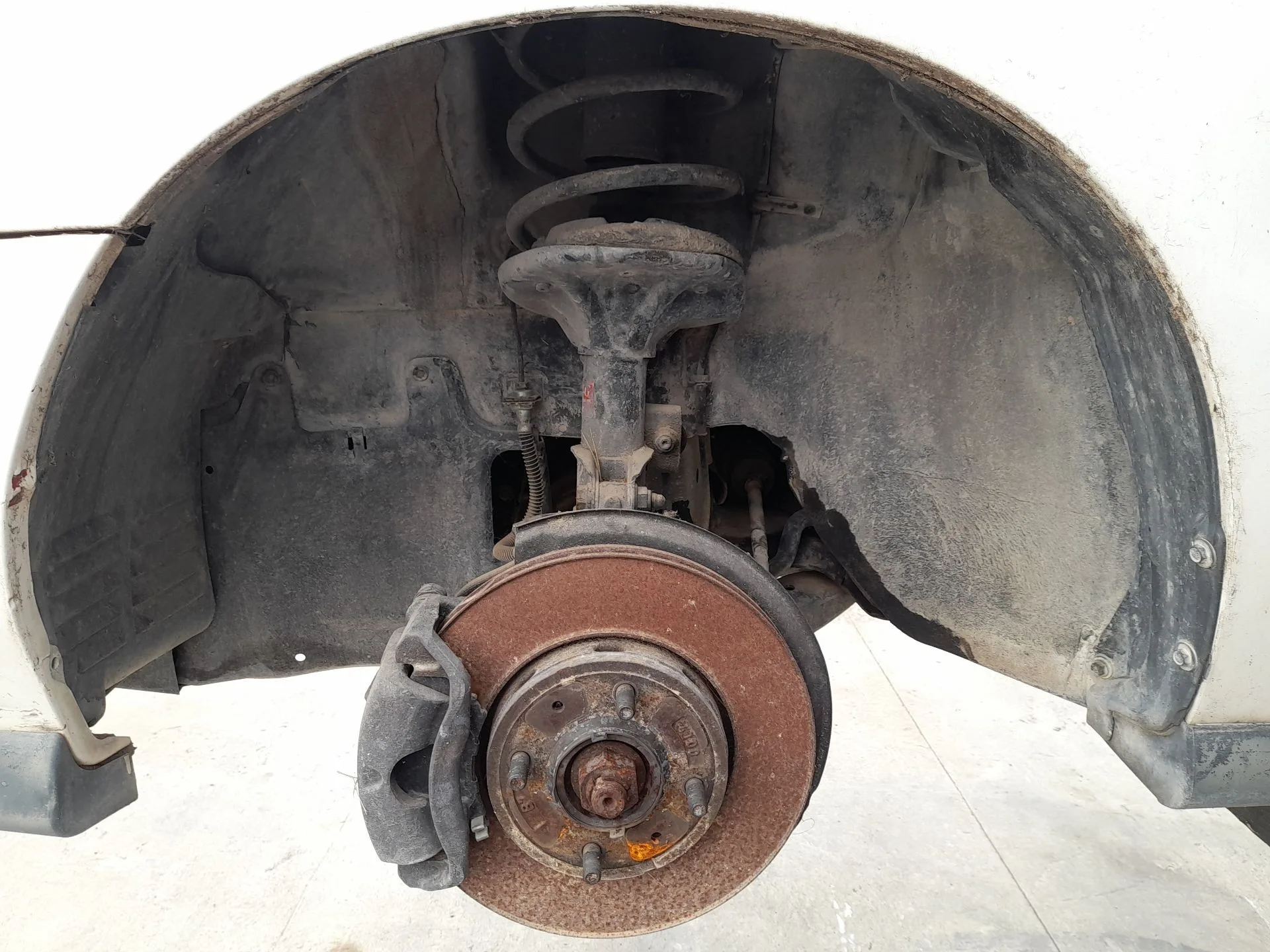 Plastico Pase Rueda Del. Izq. para Volvo S40 I (644)