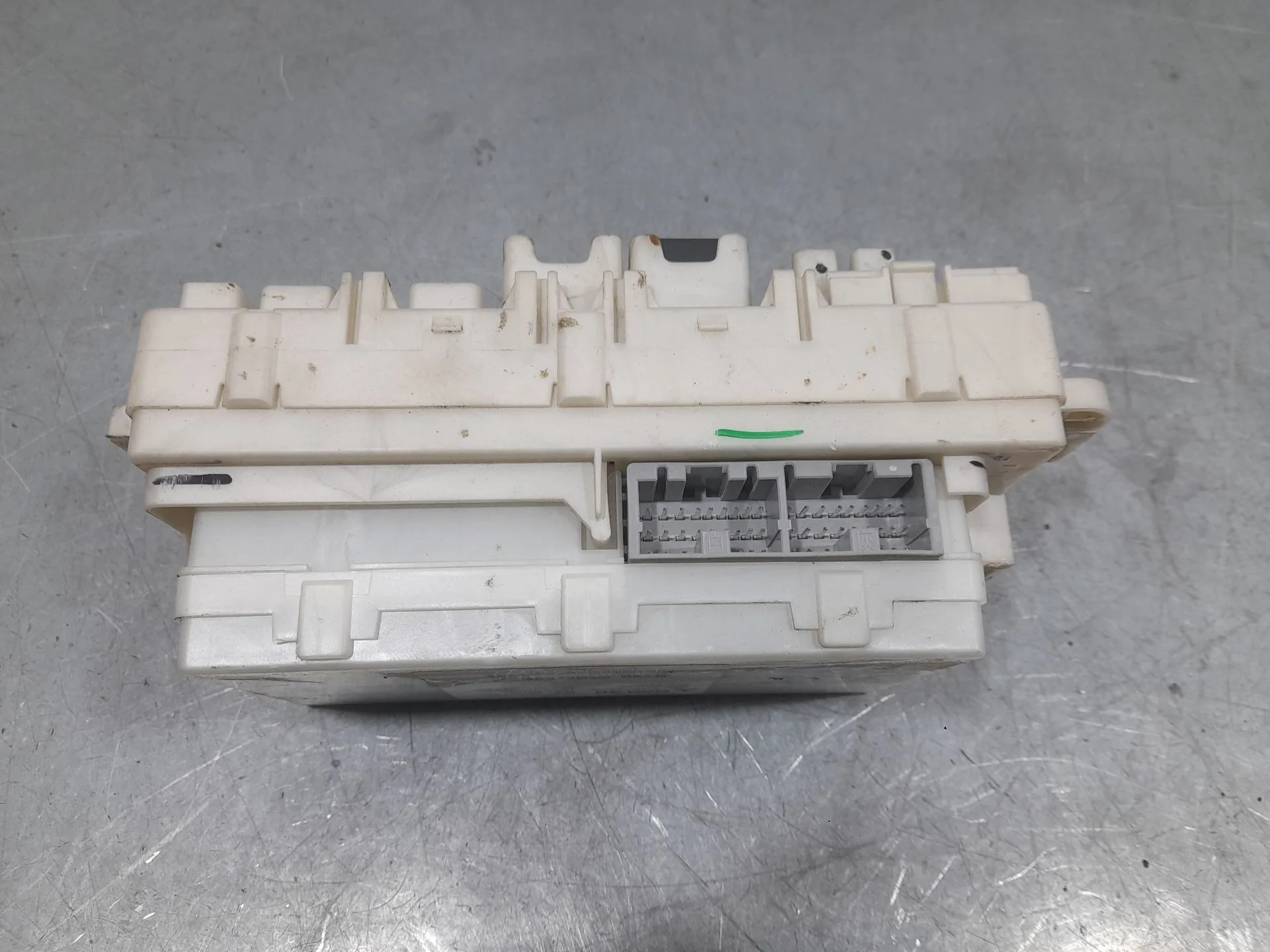 Caja Reles / Fusibles para Mitsubishi Space Star (A00)