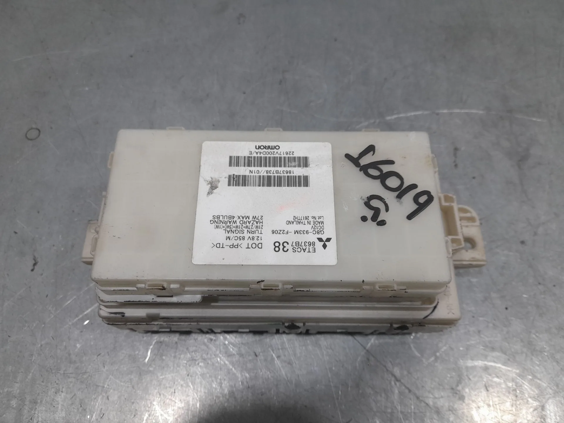 Caja Reles / Fusibles para Mitsubishi Space Star (A00)