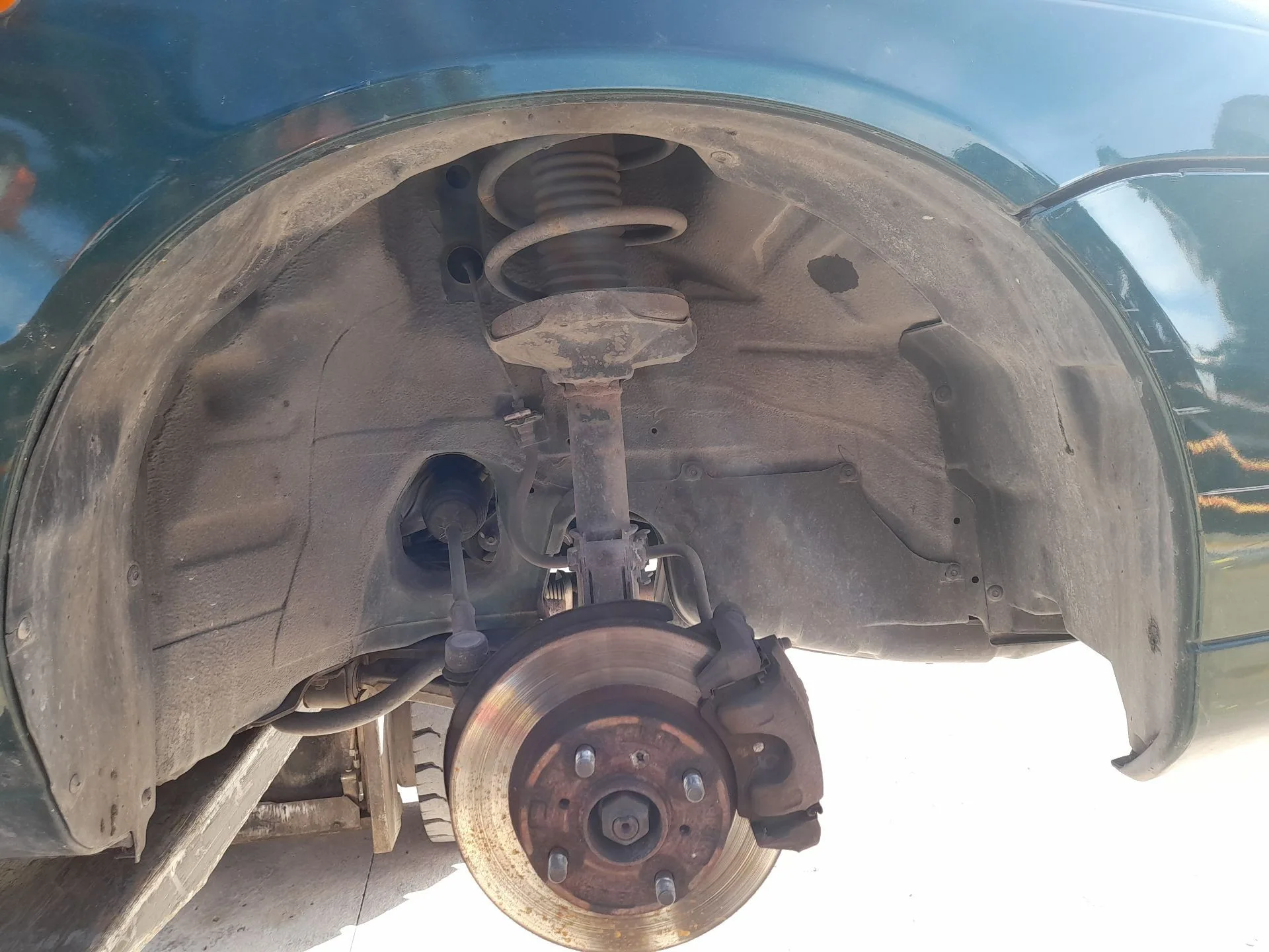 Plastico Pase Rueda Del. Dch. para Suzuki Baleno Hatchback (Eg)