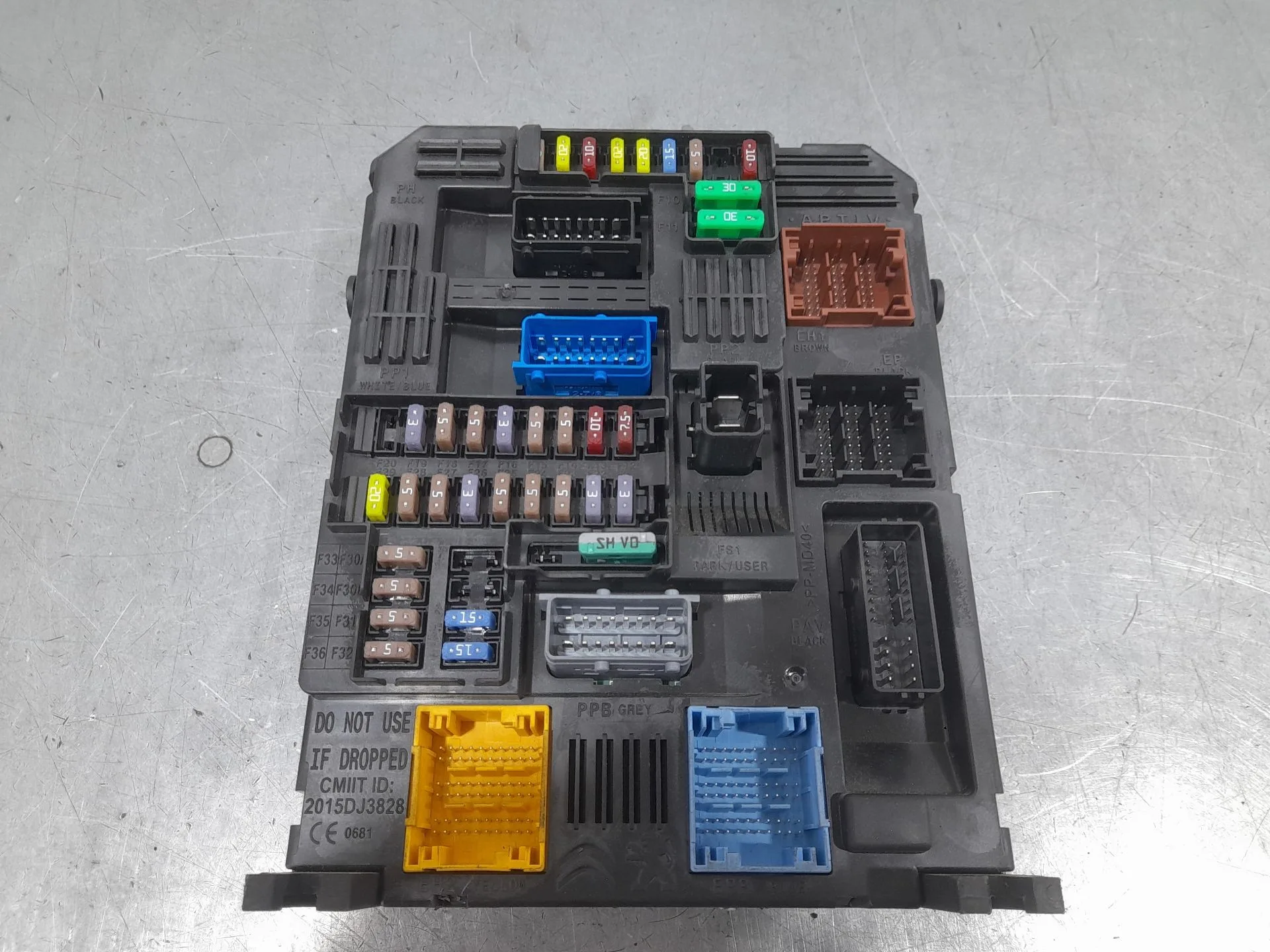 Caja Reles / Fusibles para Peugeot 2008 (P1)