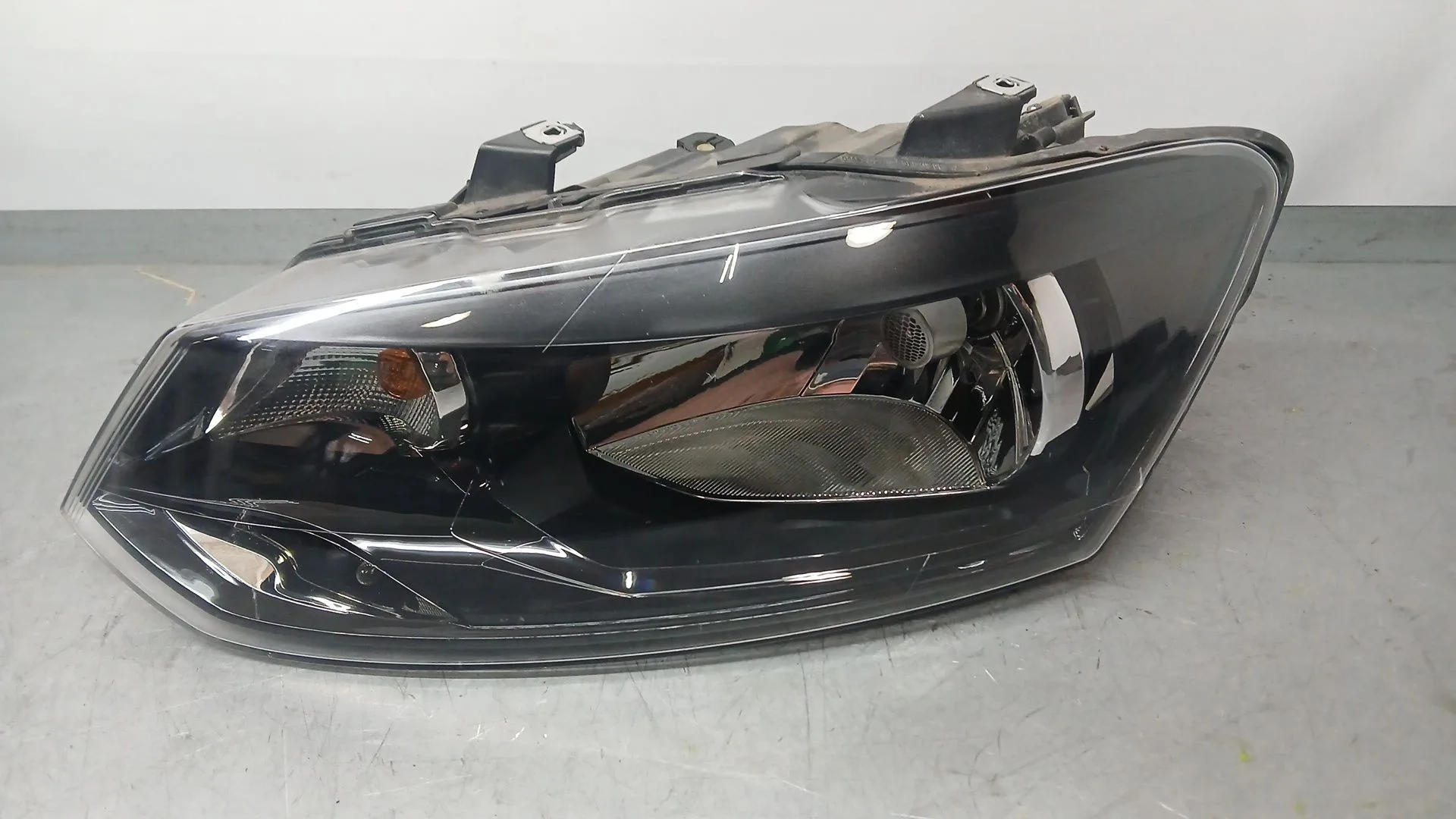 Faro Izquierdo para Volkswagen Polo V (6R1, 6C1)