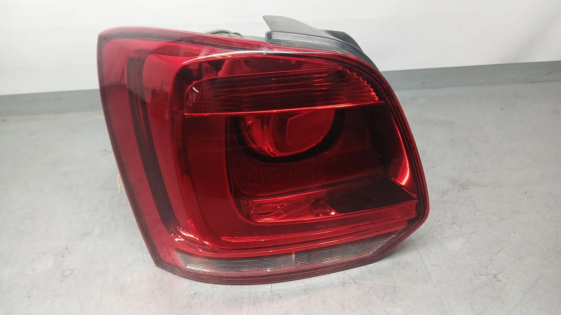 Piloto Trasero Izquierdo para Volkswagen Polo V (6R1, 6C1)