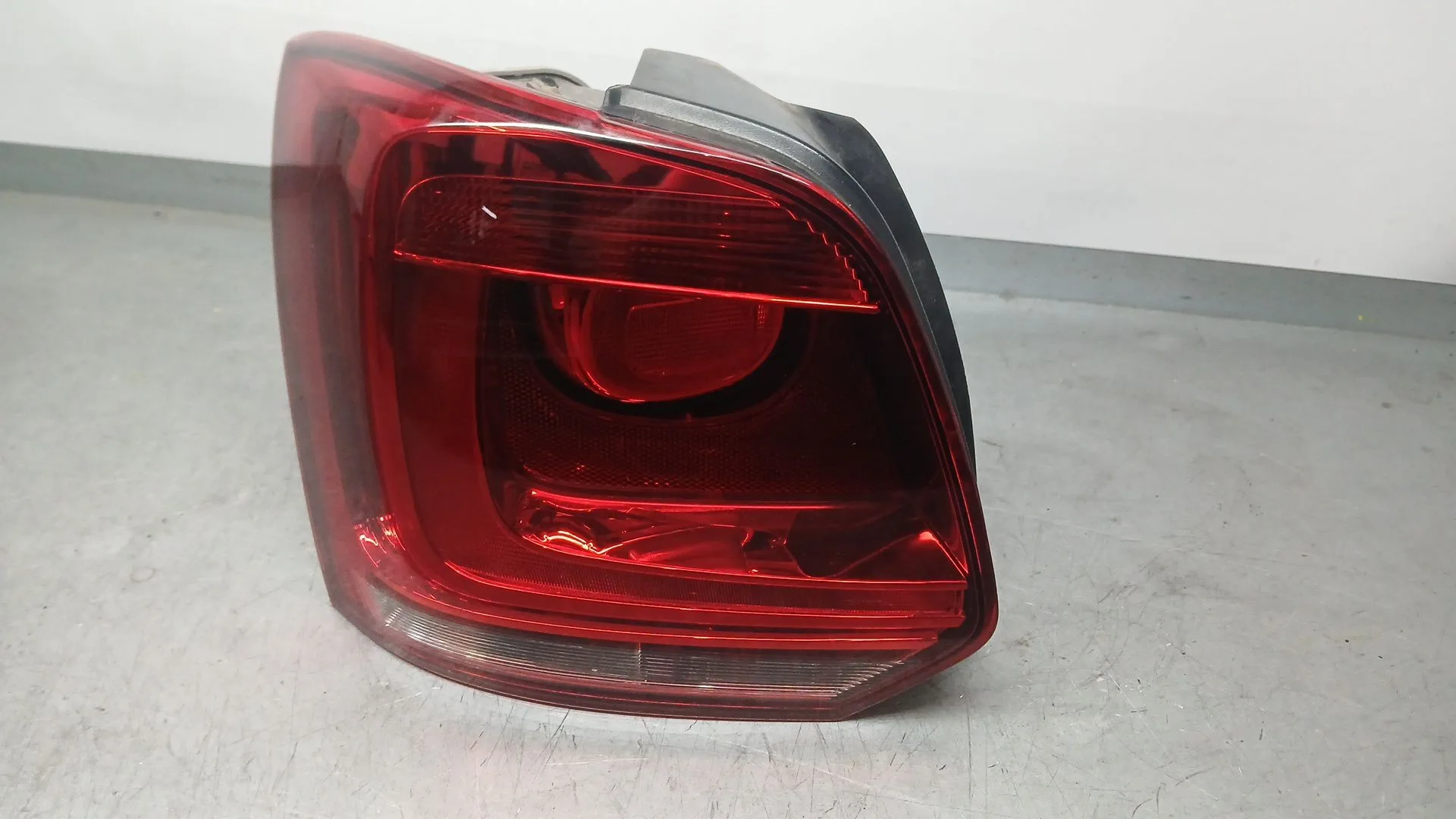 Piloto Trasero Izquierdo para Volkswagen Polo V (6R1, 6C1)