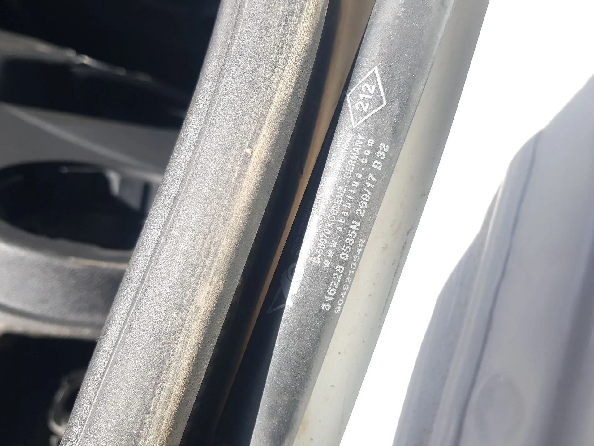 Amortiguadores Maletero / Porton para Dacia Duster (Hs_)