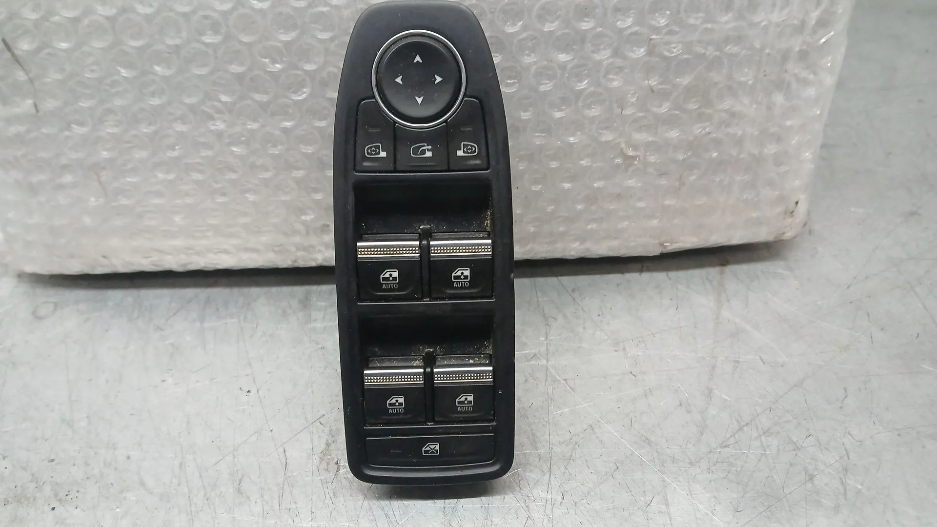 Mando Elevalunas Delantero Izquierdo para Renault Clio V (B7_)