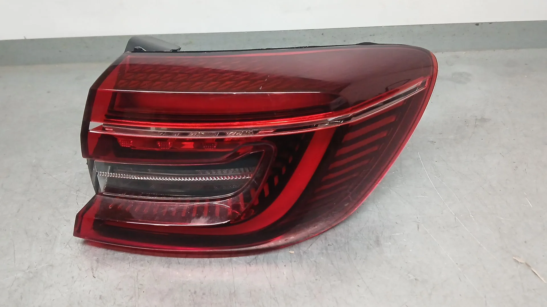 Piloto Trasero Derecho Exterior para Renault Clio V (B7_)