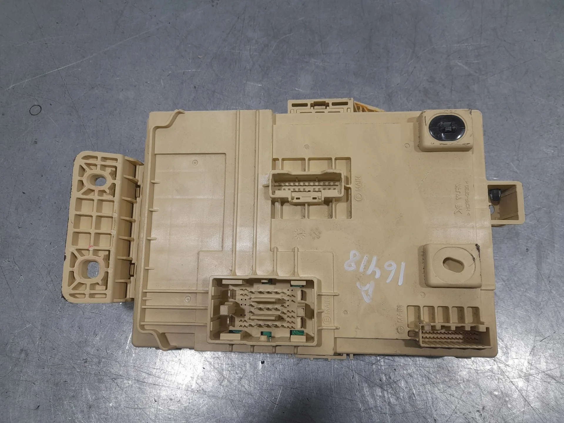 Caja Reles / Fusibles para Kia Xceed