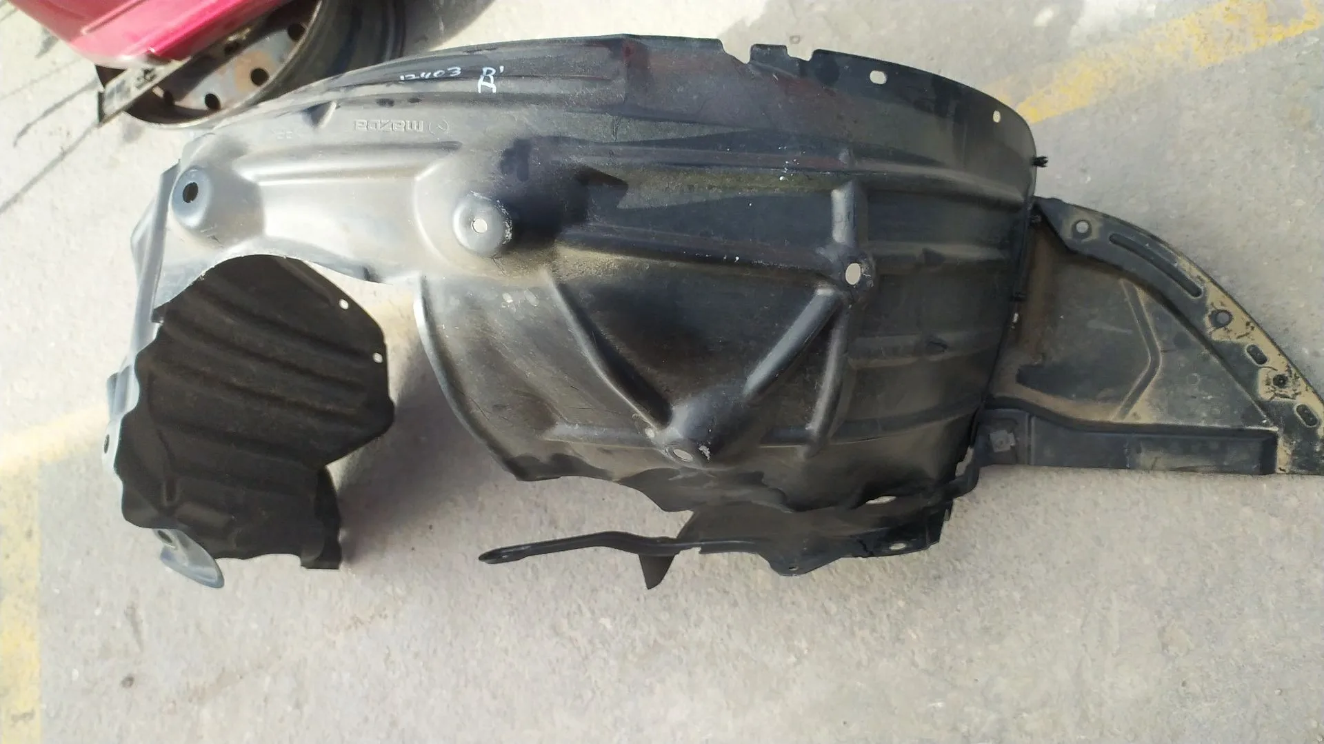 Plastico Pase Rueda Del. Izq. para Mazda 2 Hatchback (Dl, Dj)