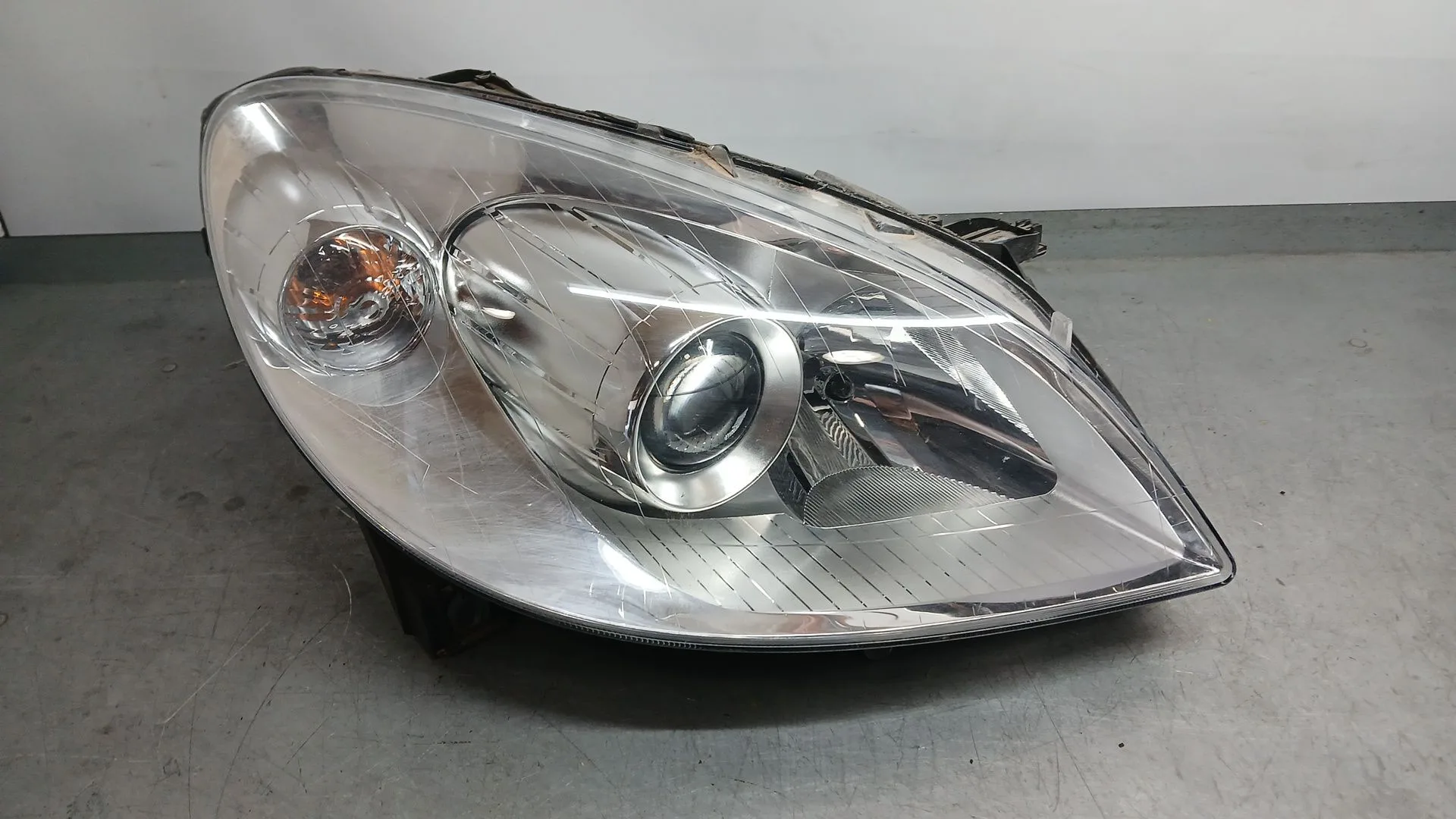 Faro Derecho para Mercedes-Benz Clase B Sports Tourer (W245)