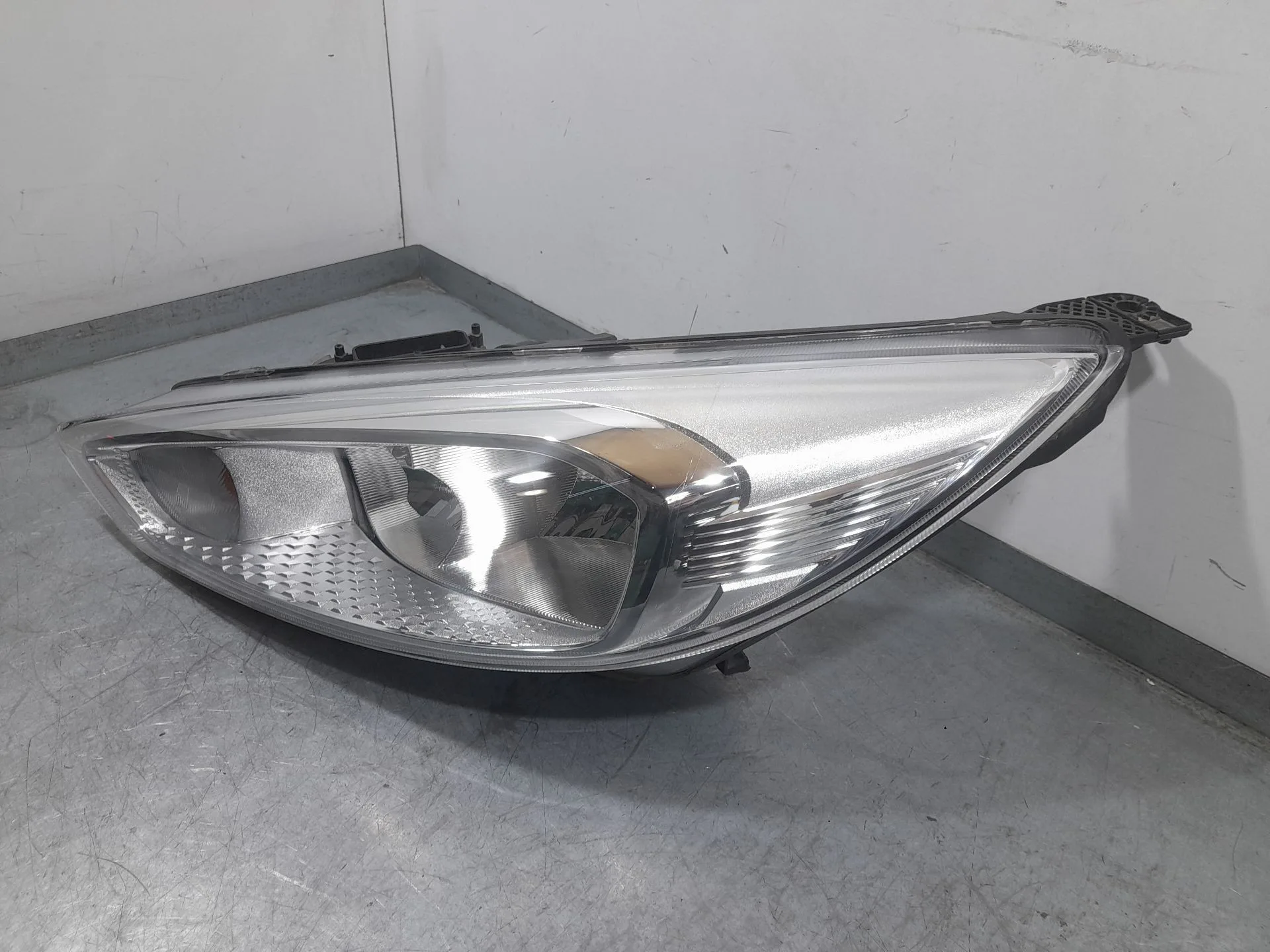 Faro Izquierdo para Ford Focus Iii