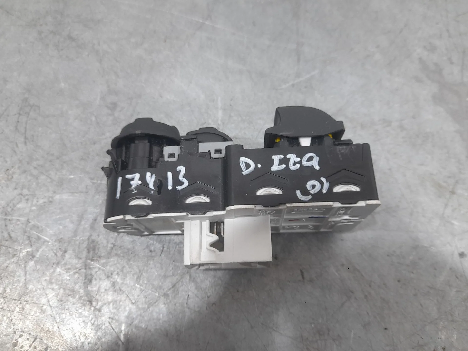 Mando Elevalunas Delantero Izquierdo para Peugeot 208 Ii (Ub_, Up_, Uw_, Uj_)