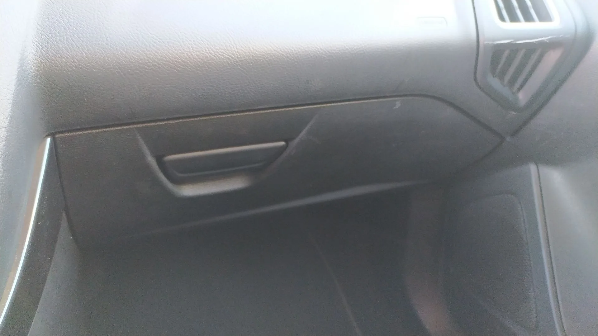Guantera para Ford Focus Iii