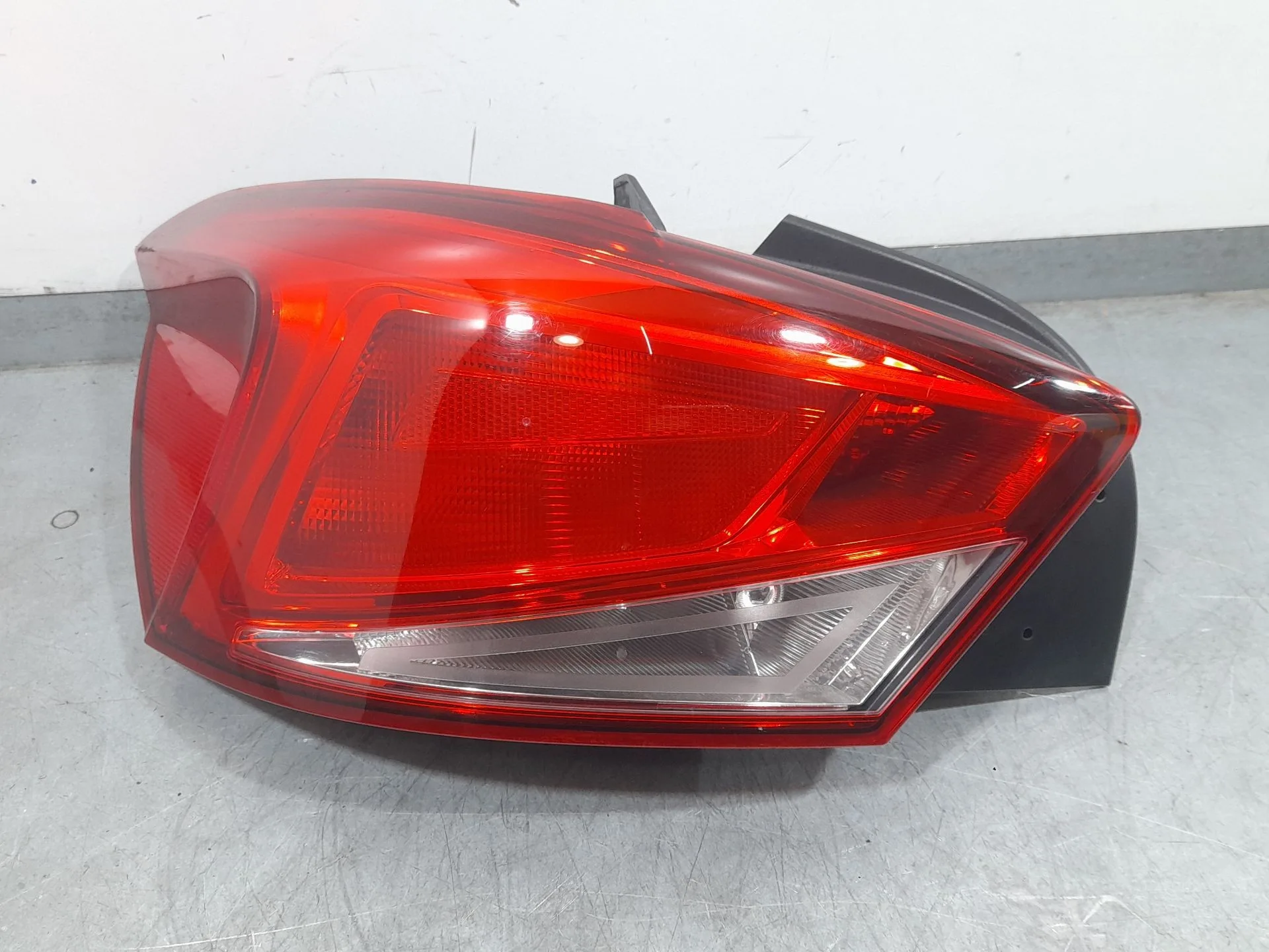 Piloto Trasero Izquierdo para Seat Ibiza V (Kj1, Kjg)