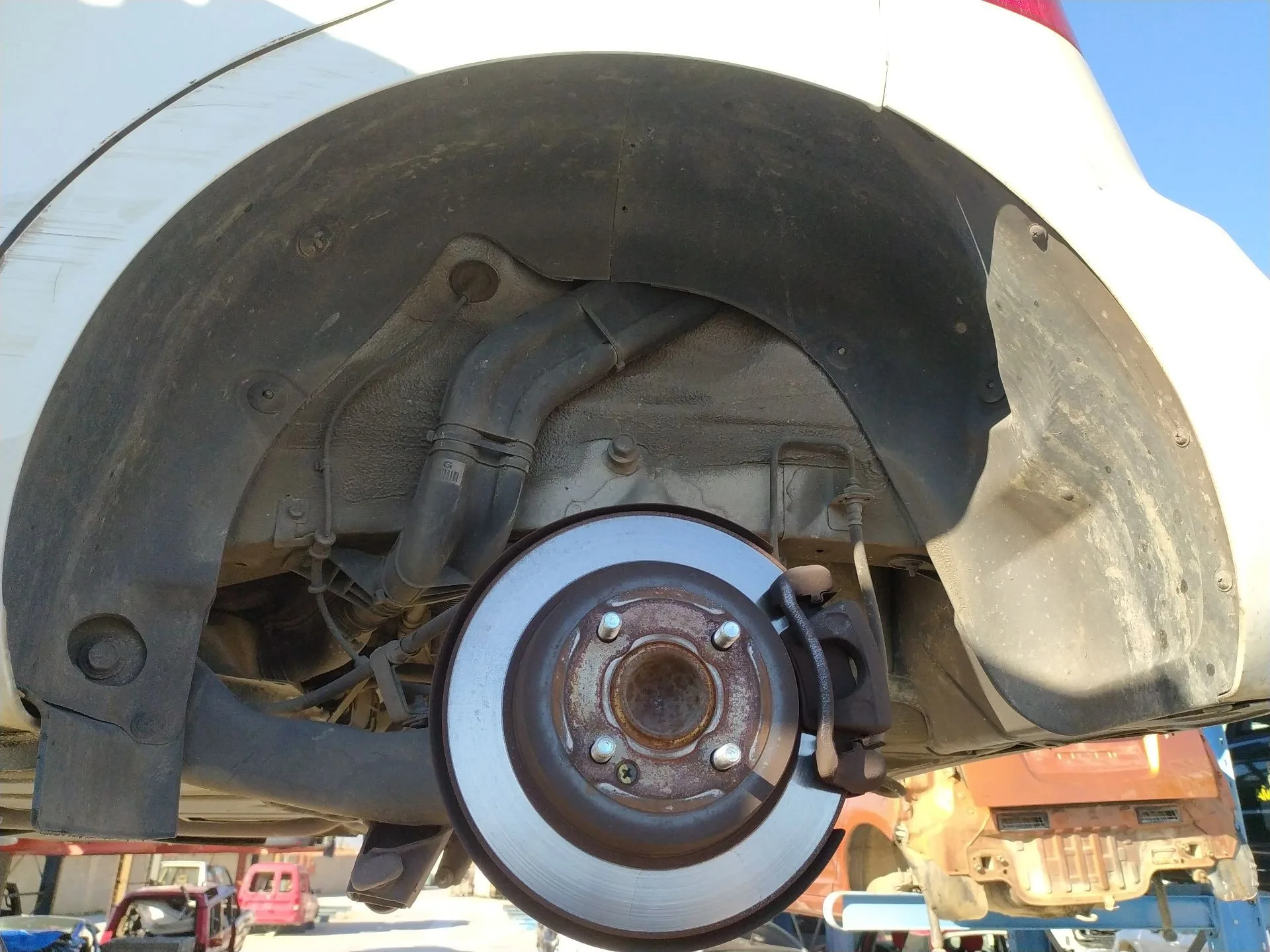 Plastico Pase Rueda Tras. Izq. para Kia Rio Iii (Ub)
