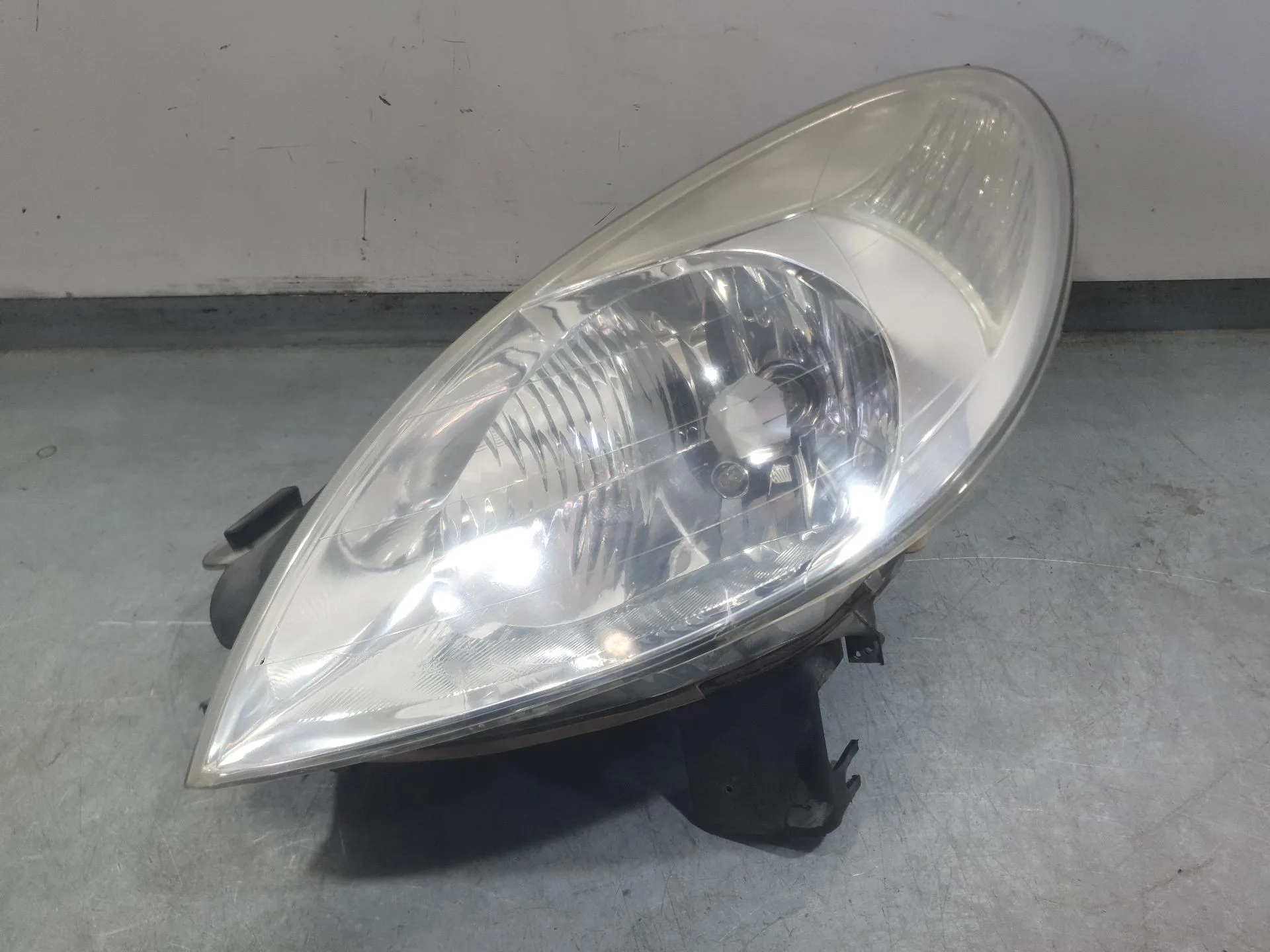 Faro Izquierdo para Citroën Xsara Picasso (N68)