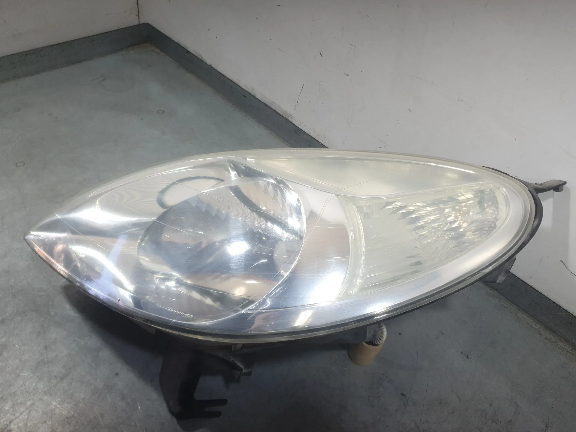 Faro Izquierdo para Citroën Xsara Picasso (N68)