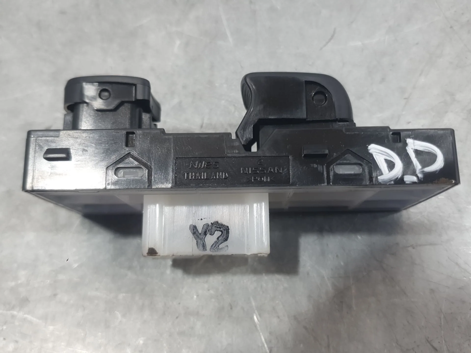 Mando Elevalunas Delantero Derecho para Nissan Micra V (K14)