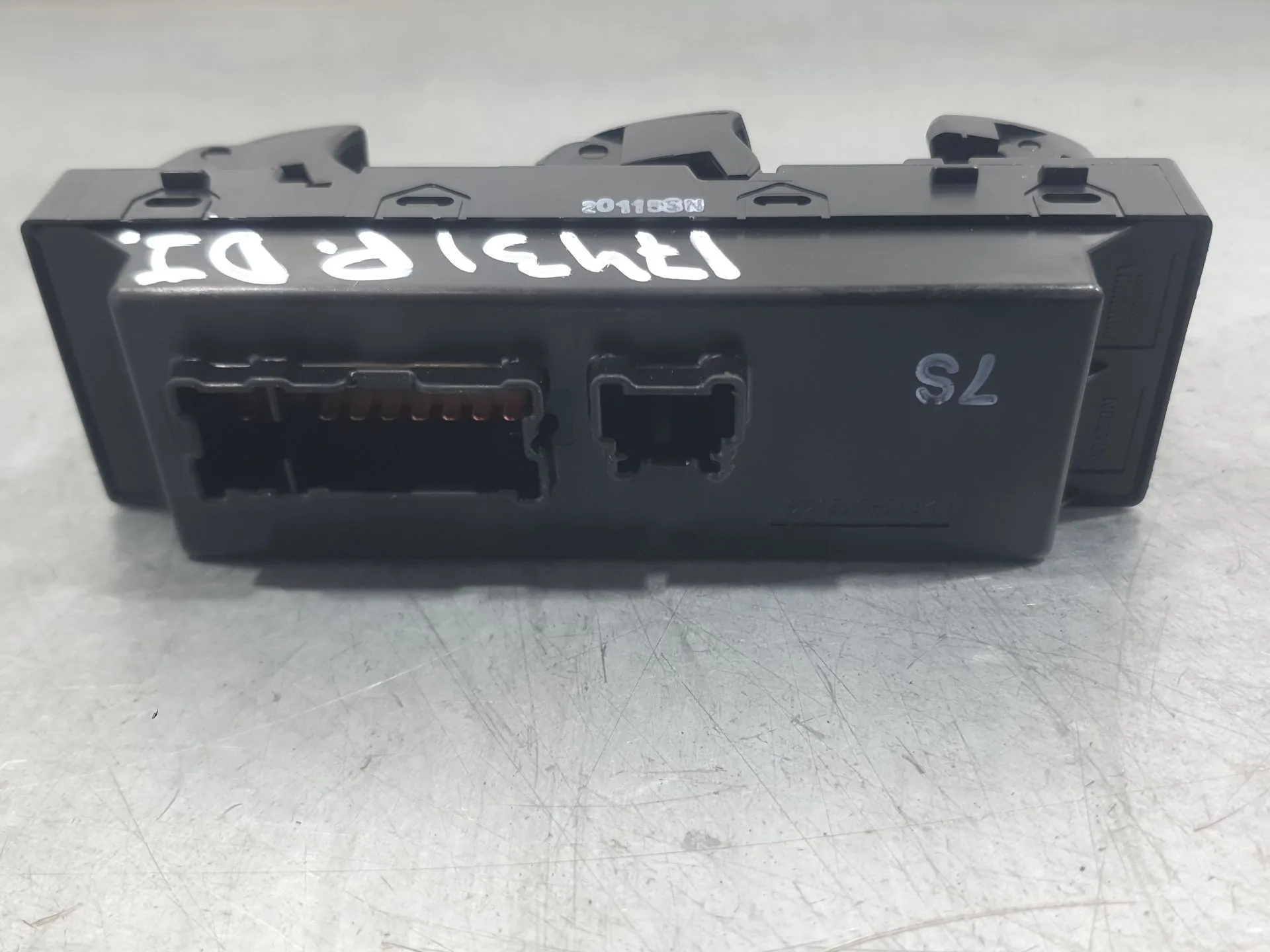 Mando Elevalunas Delantero Izquierdo para Nissan Micra V (K14)