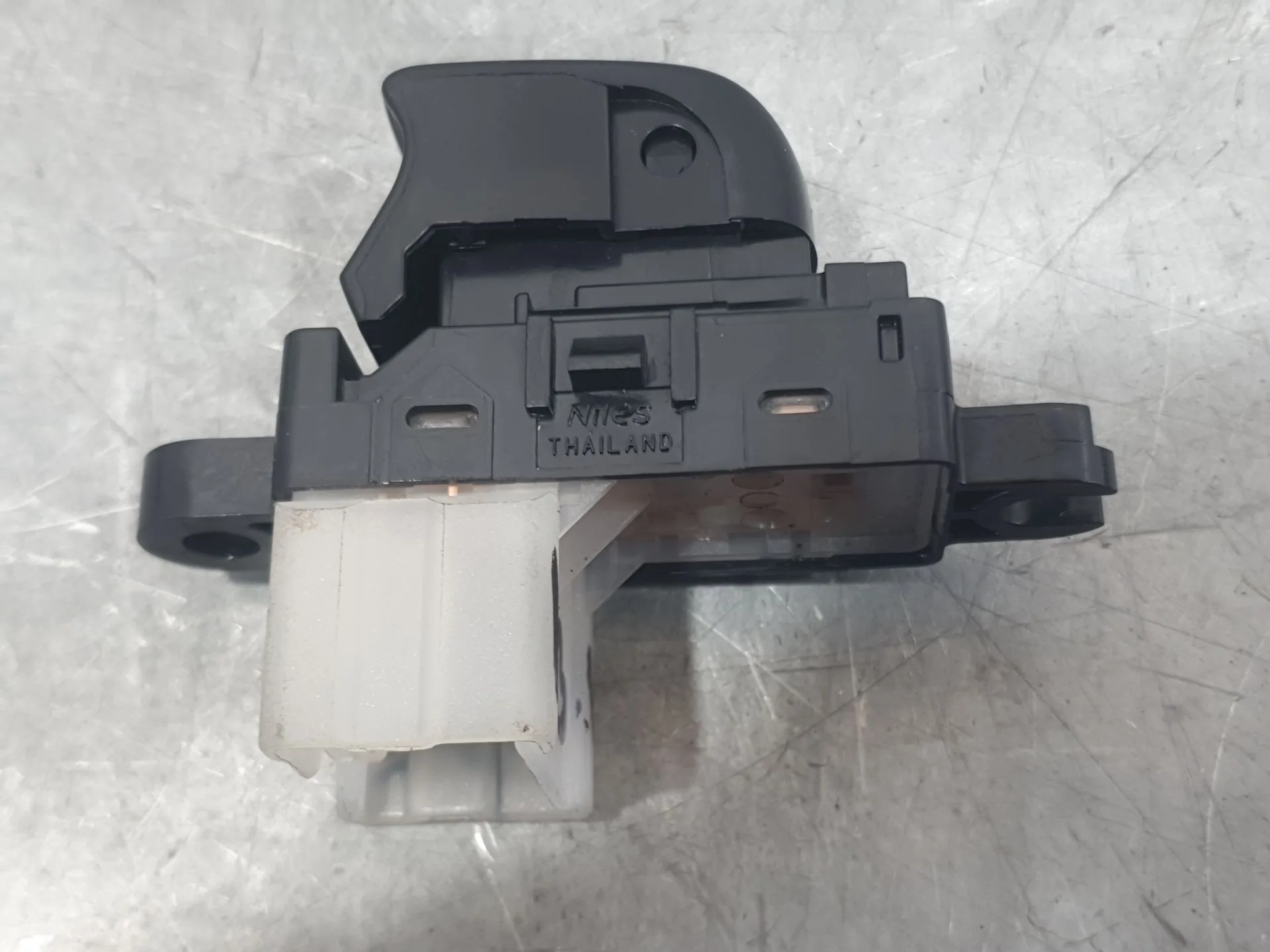 Mando Elevalunas Trasero Derecho para Nissan Micra V (K14)