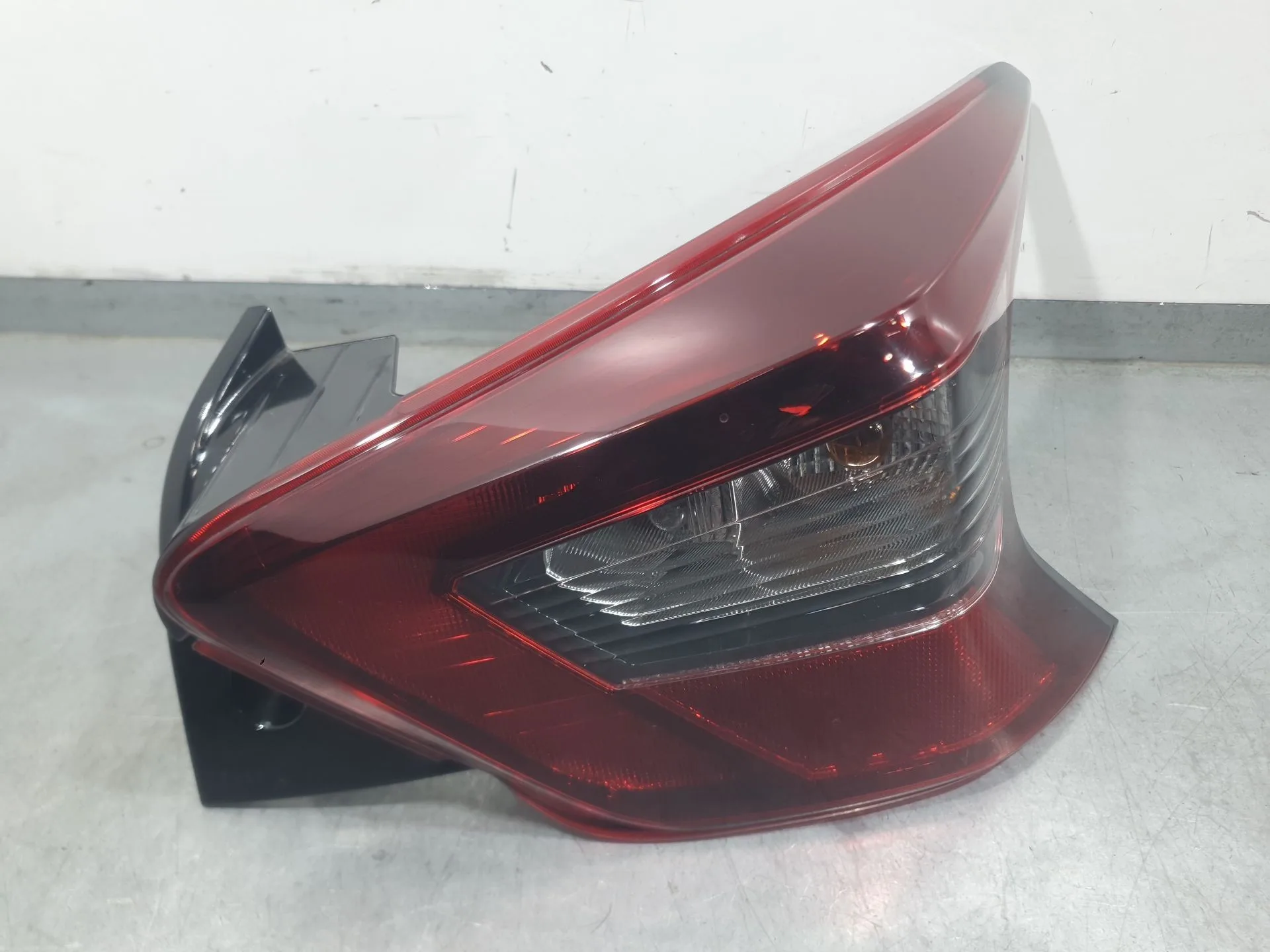 Piloto Trasero Derecho para Nissan Micra V (K14)